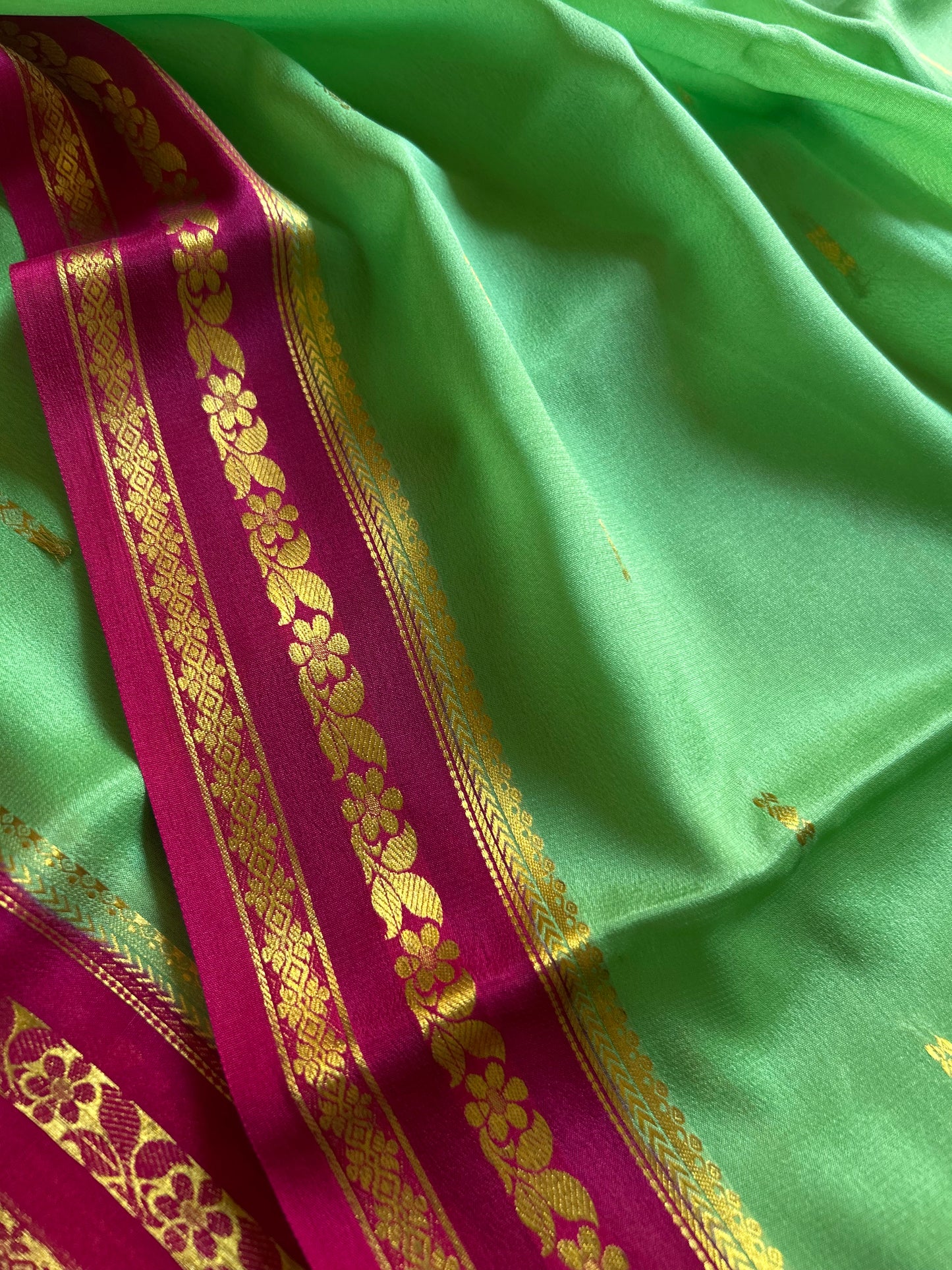 Anjali (2D) : Mint green-pink