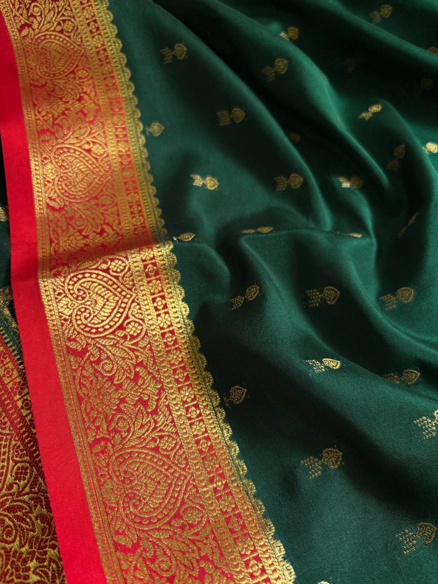 Soumya (2D) : Dark green-red