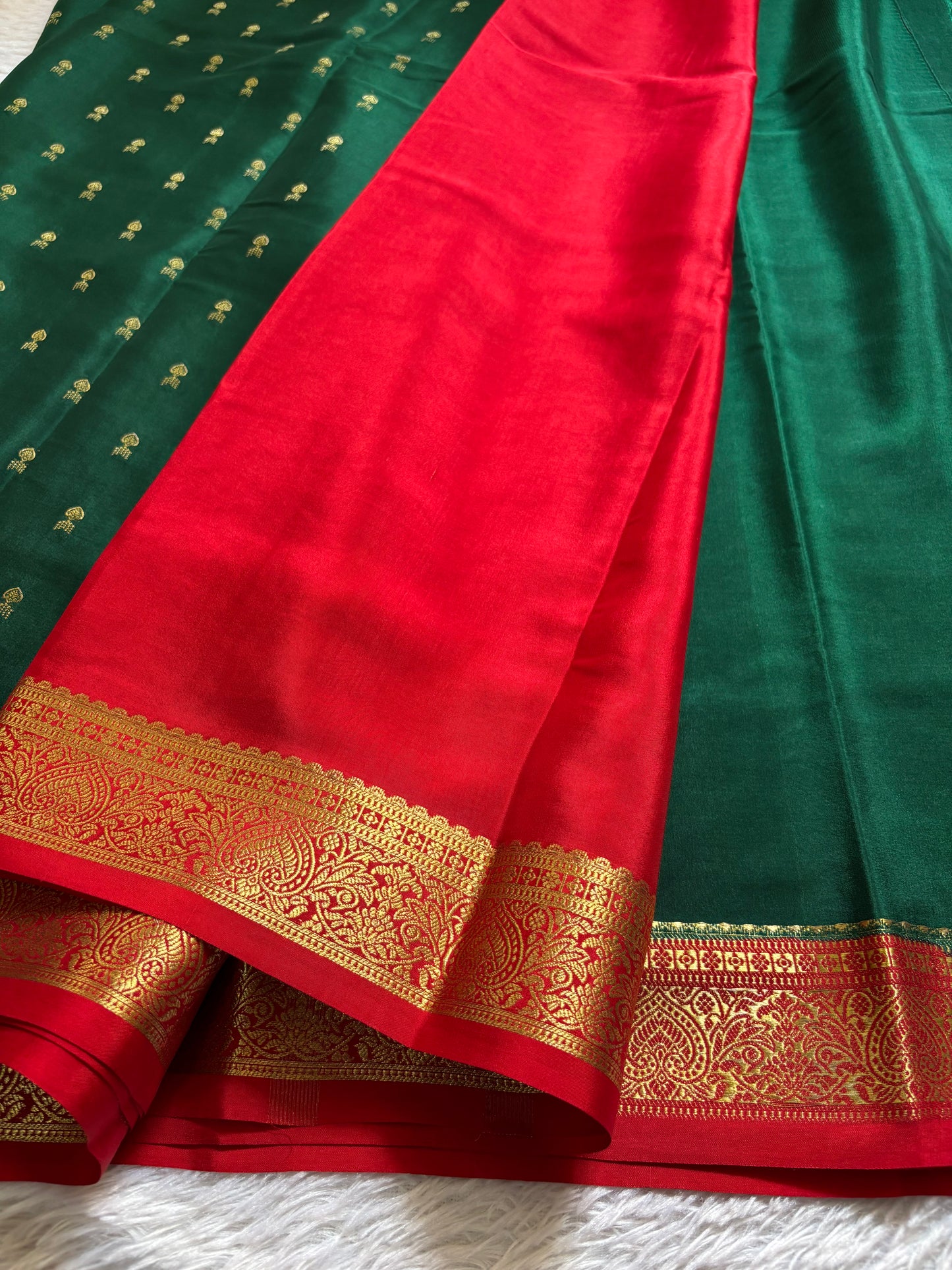 Soumya (2D) : Dark green-red