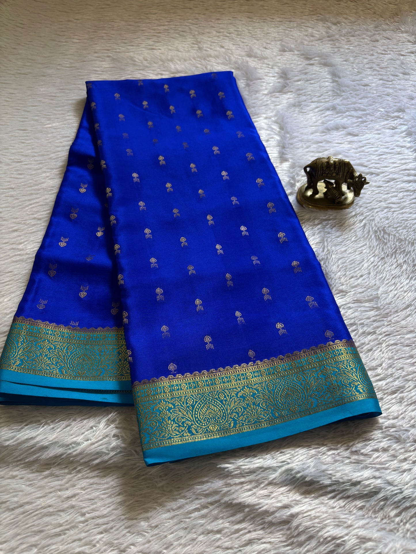 Soumya (2D) : Royal blue-ananda blue