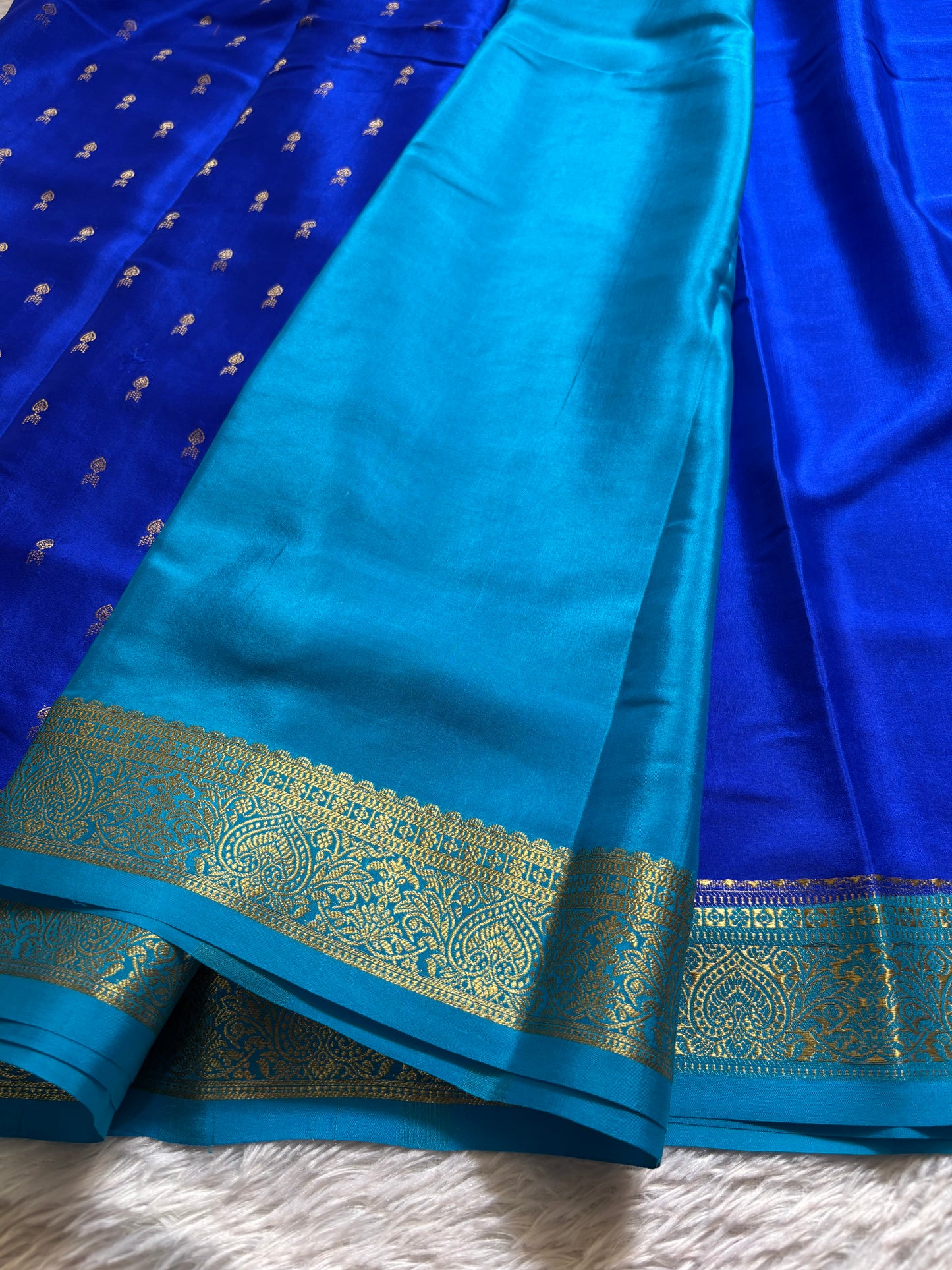 Soumya (2D) : Royal blue-ananda blue