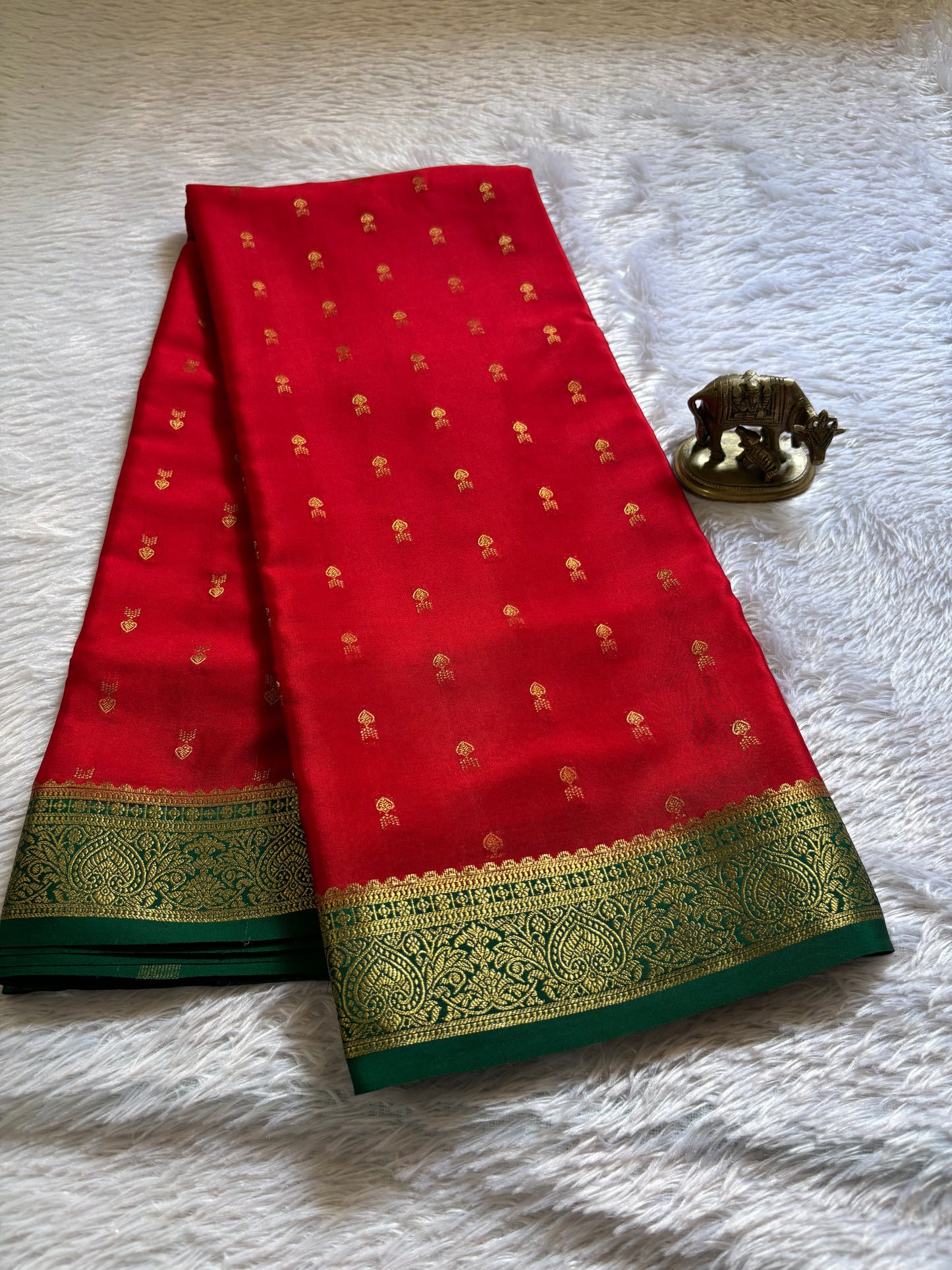 Soumya (2D) : Red-bottle green
