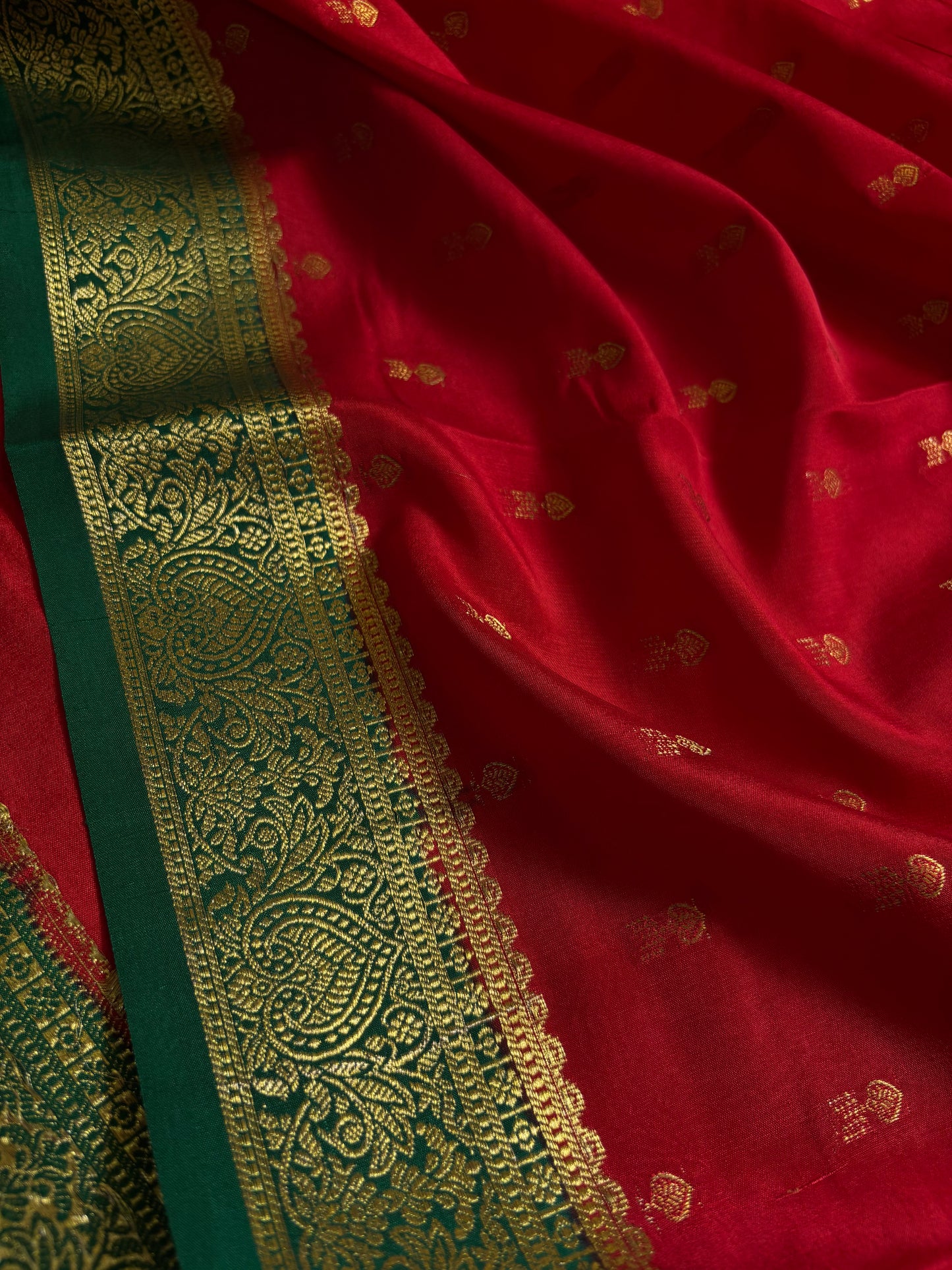 Soumya (2D) : Red-bottle green