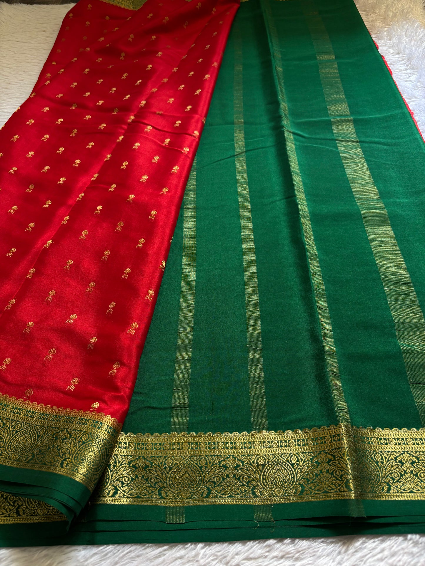Soumya (2D) : Red-bottle green