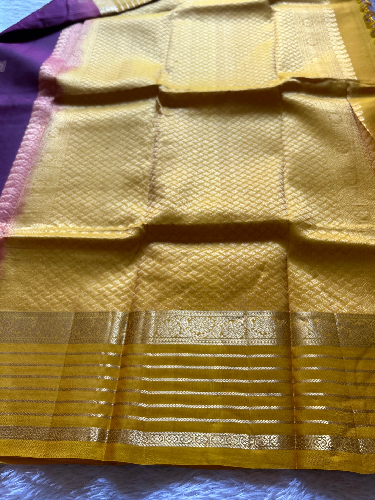 Aruna (2D) : Wine-mustard yellow