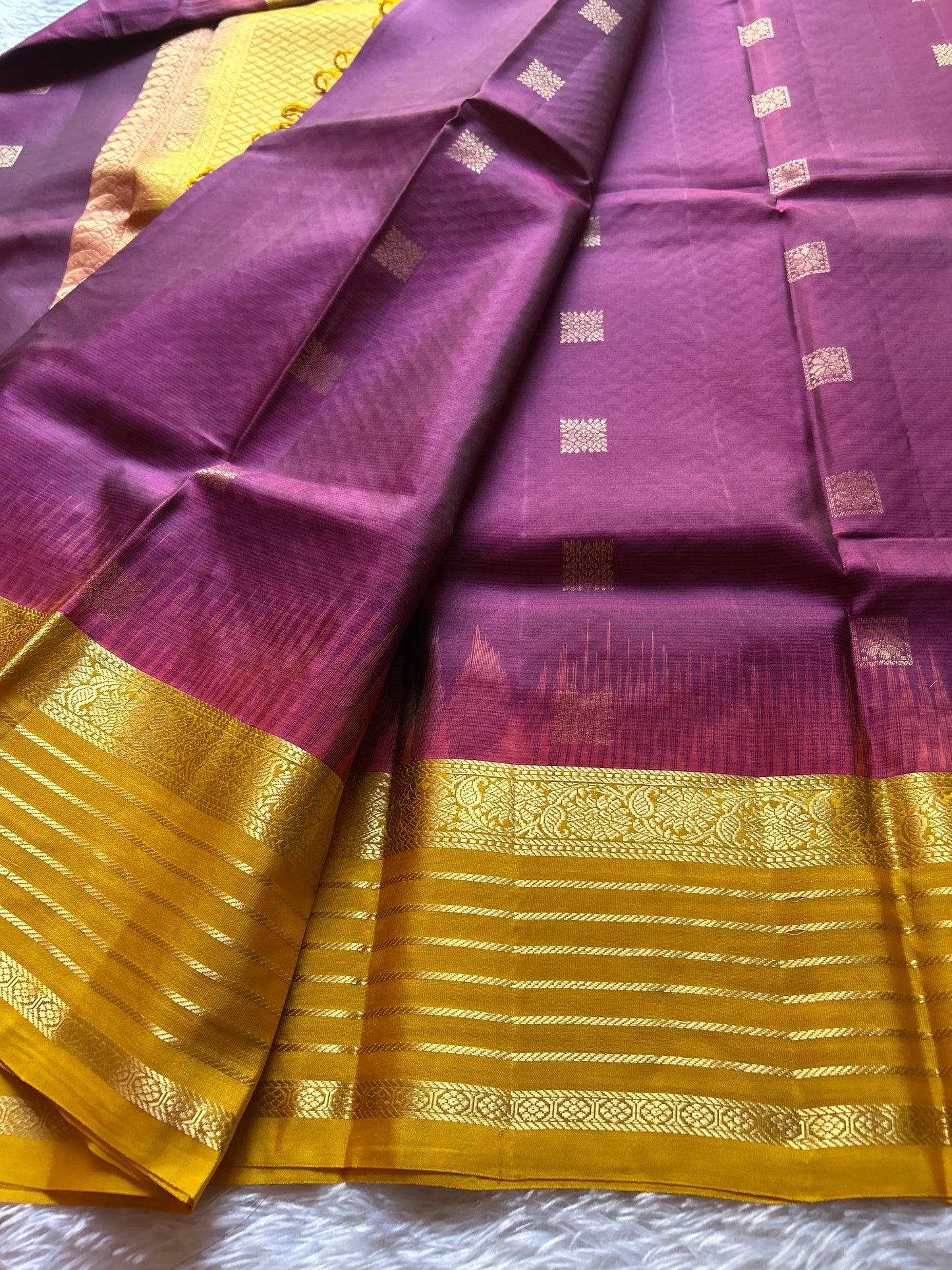 Aruna (2D) : Wine-mustard yellow