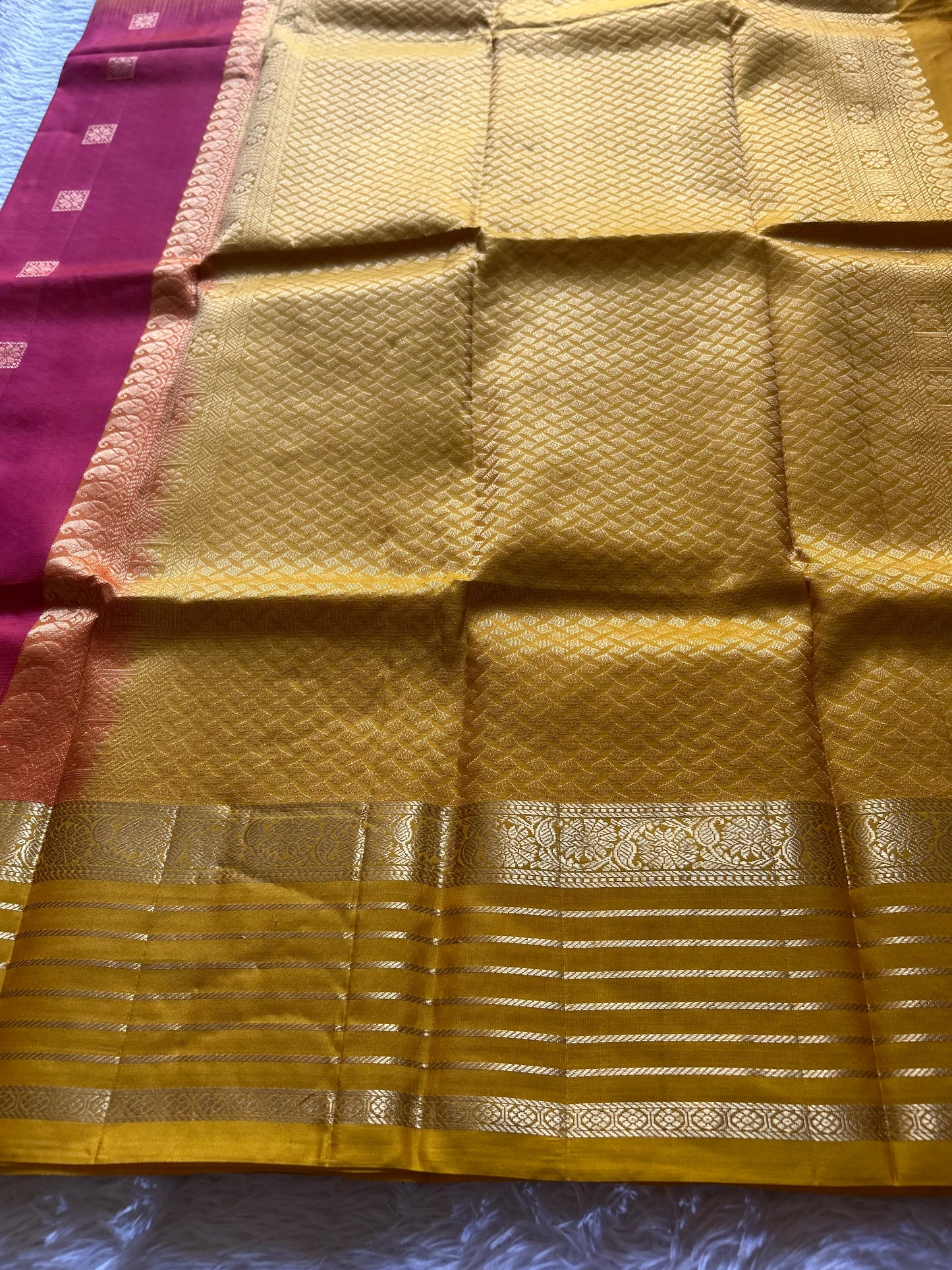Aruna (2D) : Reddish pink-mustard yellow
