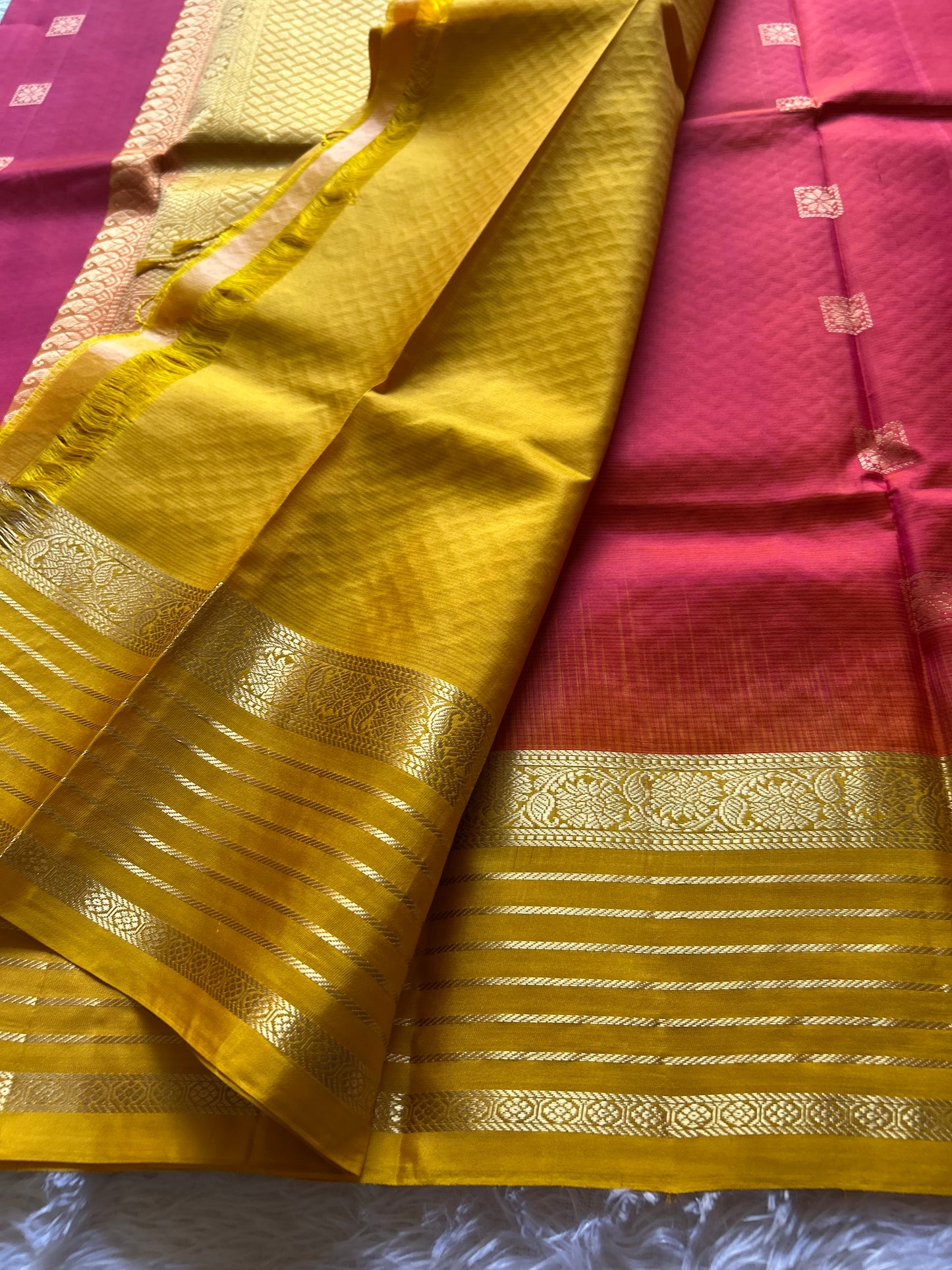 Aruna (2D) : Reddish pink-mustard yellow