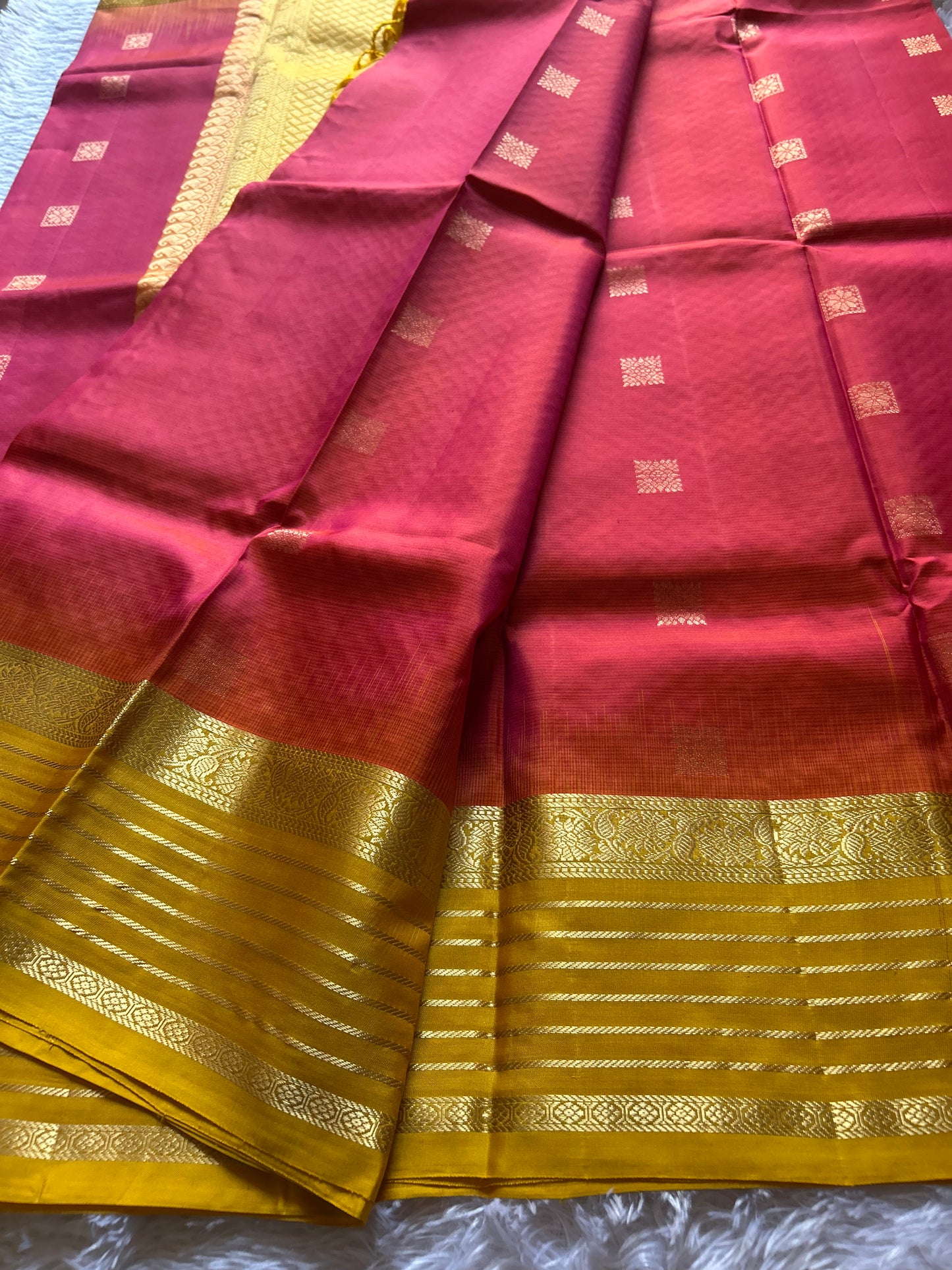 Aruna (2D) : Reddish pink-mustard yellow