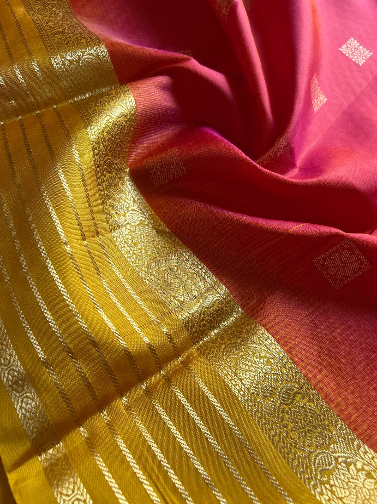 Aruna (2D) : Reddish pink-mustard yellow
