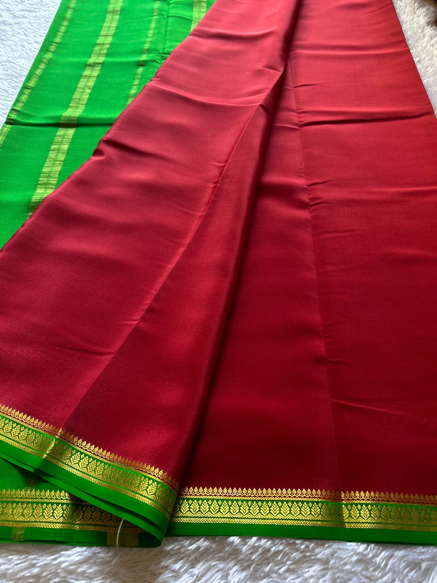 Jyothi (2D) : Maroon-parrot green