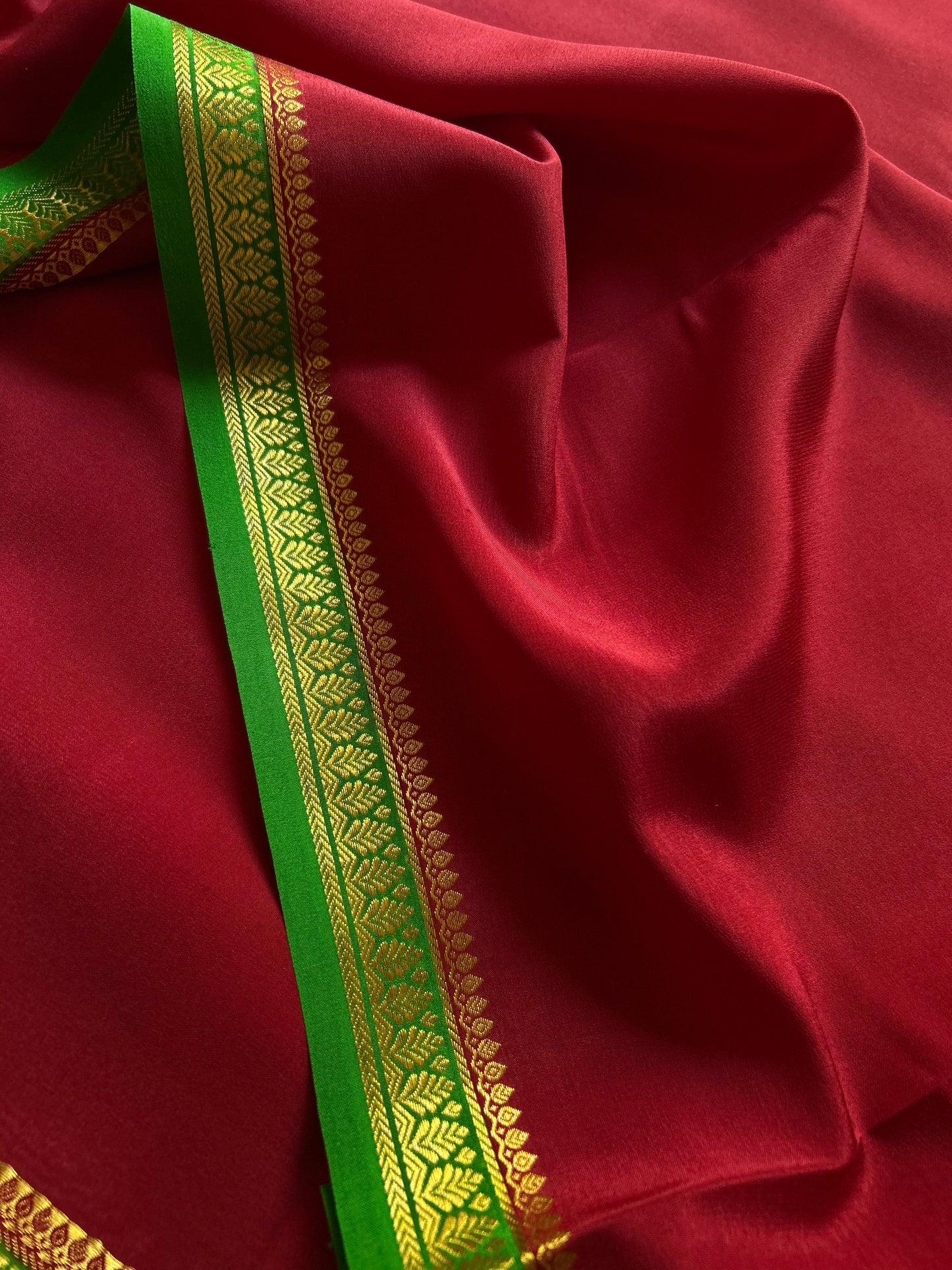 Jyothi (2D) : Maroon-parrot green