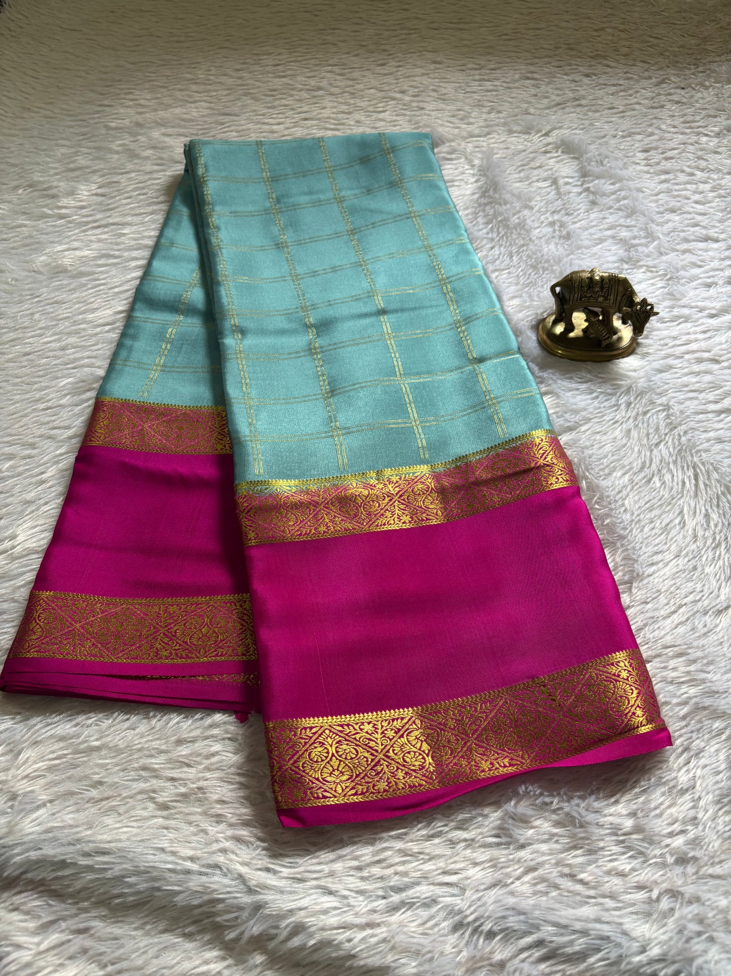Vasudha (2D) : Sky blue-rani pink