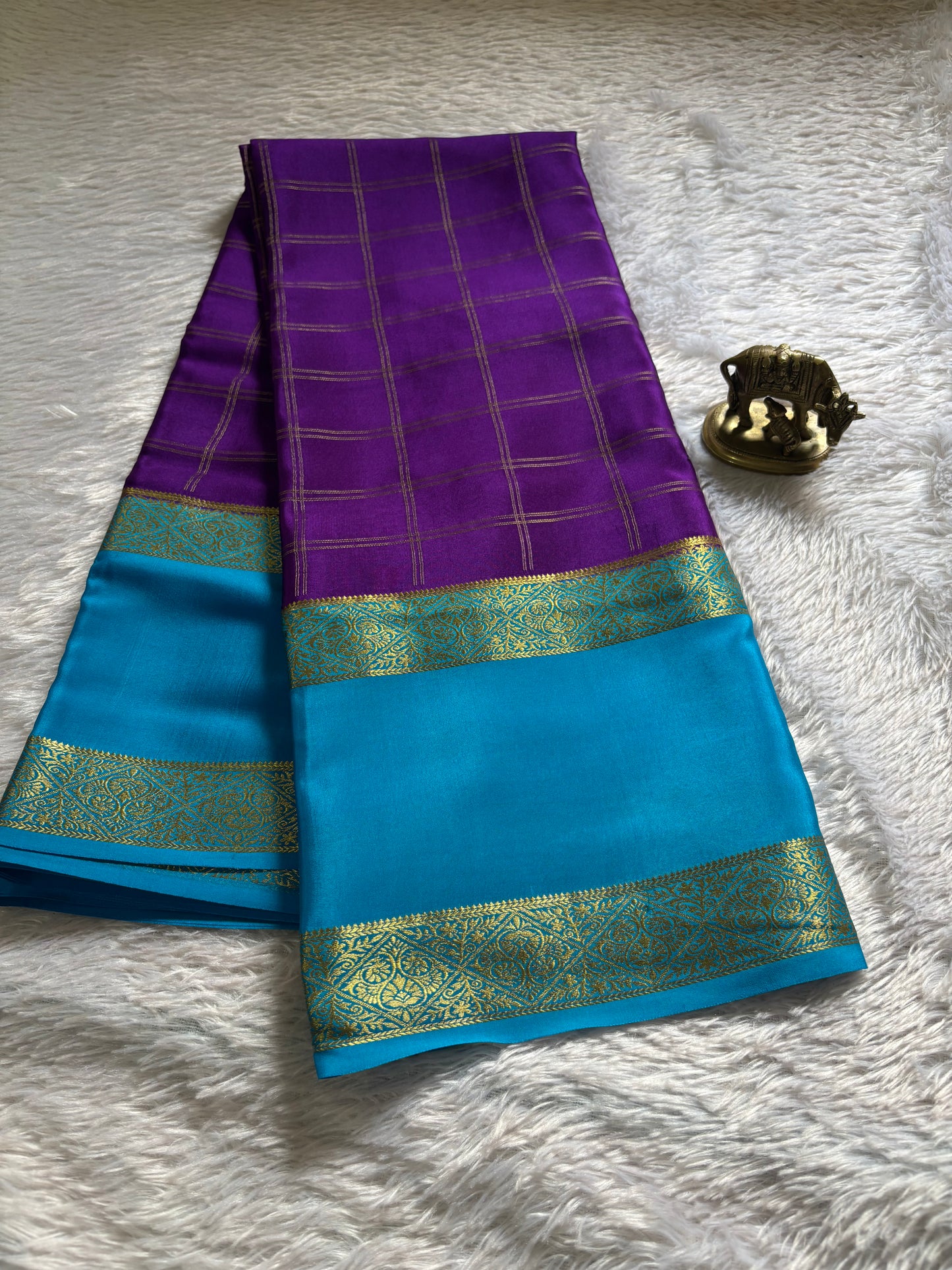 Vasudha (2D) : Purple-ananda blue