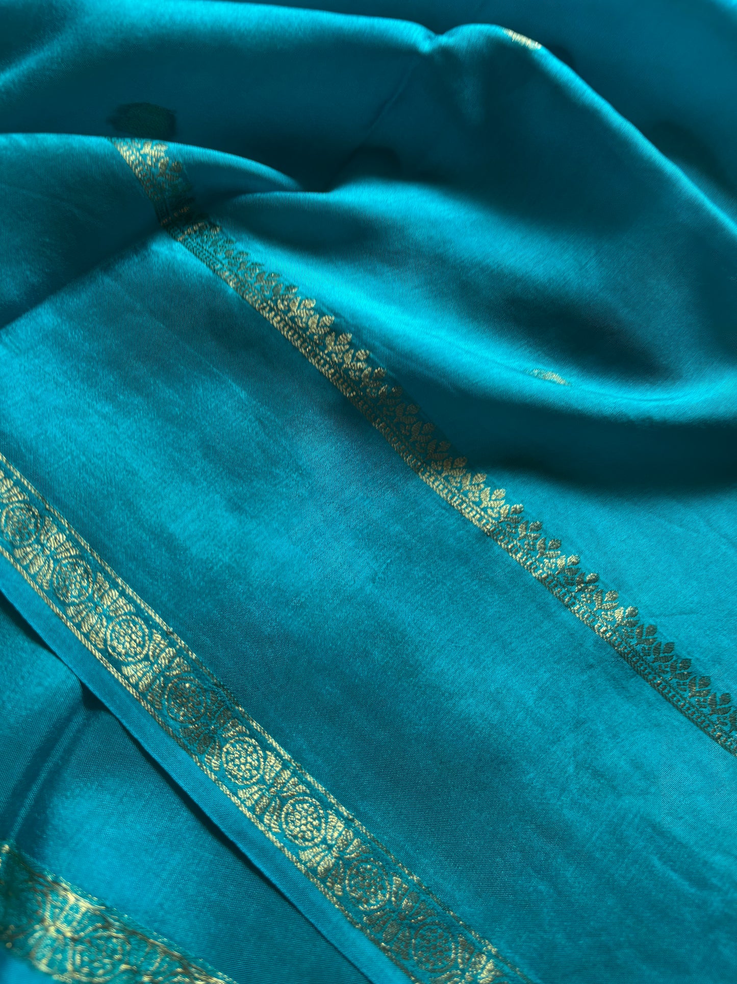 SS104 : Solid Ananda blue