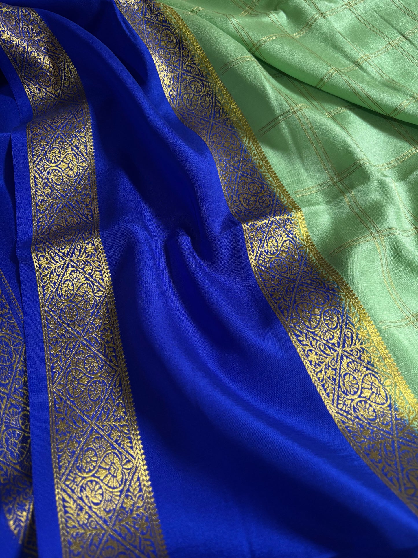 Vasudha (2D) : Mint green-royal blue