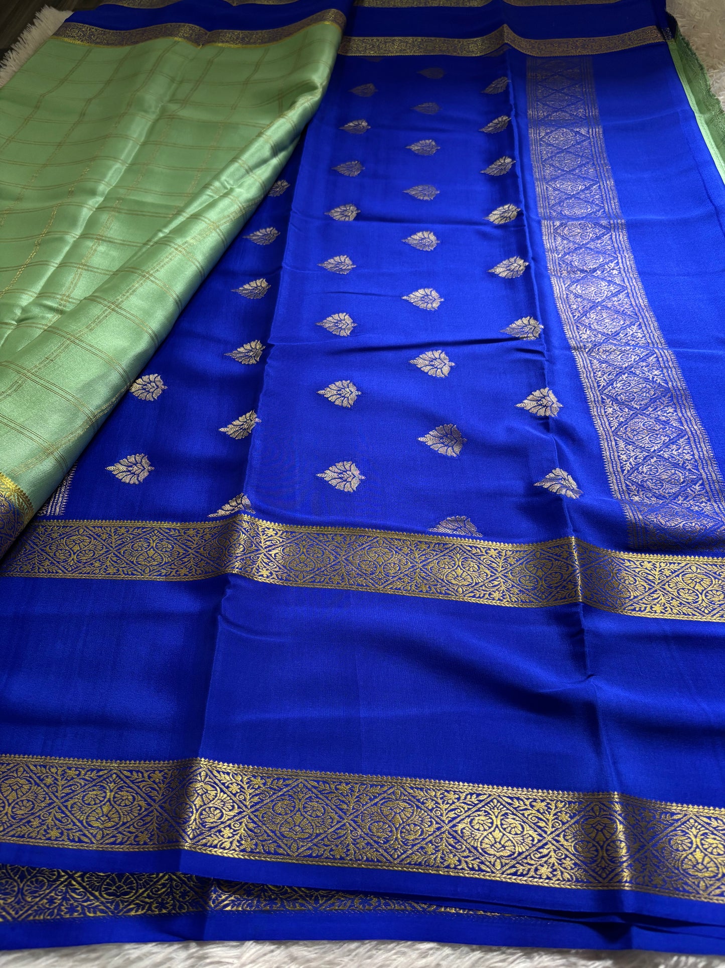 Vasudha (2D) : Mint green-royal blue