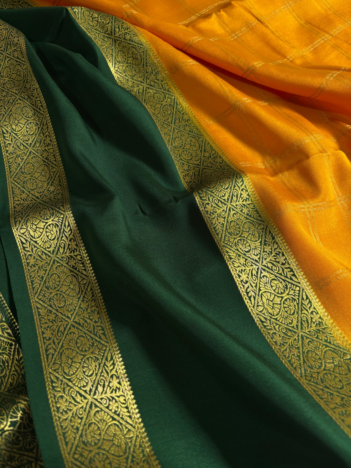 Vasudha (2D) : golden yellow-bottle green