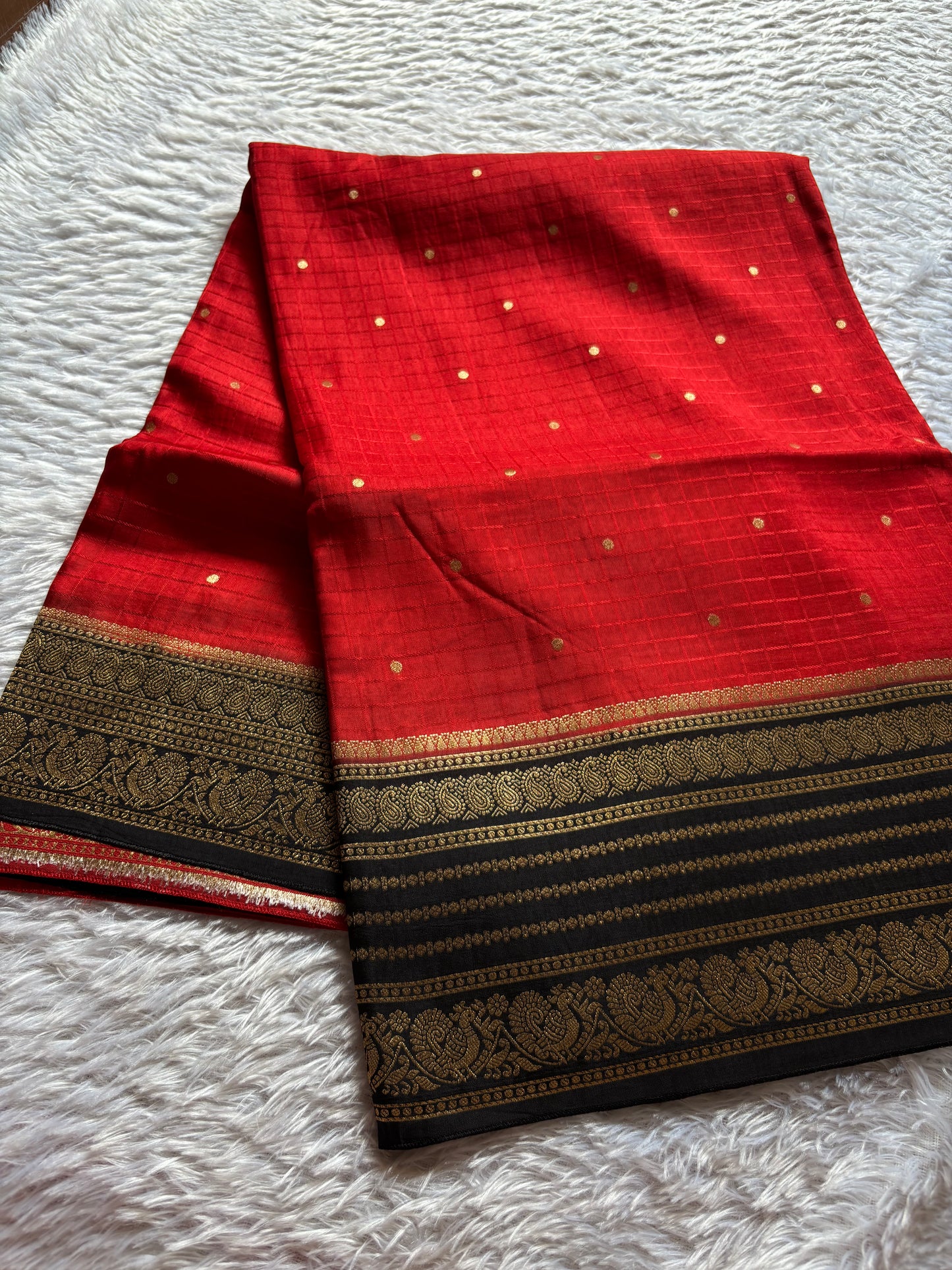 SS111 (2D) : Red-black