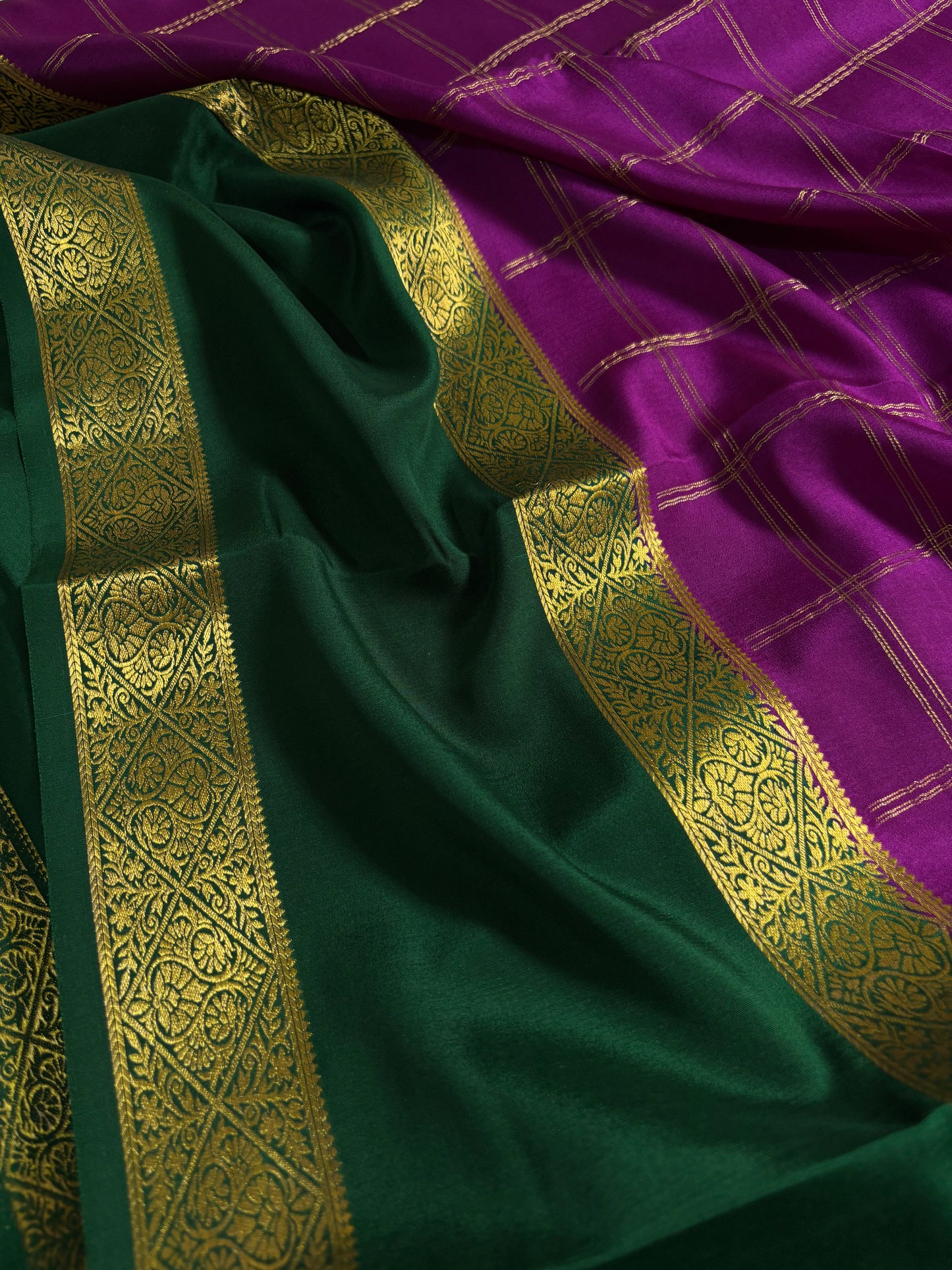 Vasudha (2D) : Magenta-bottle green