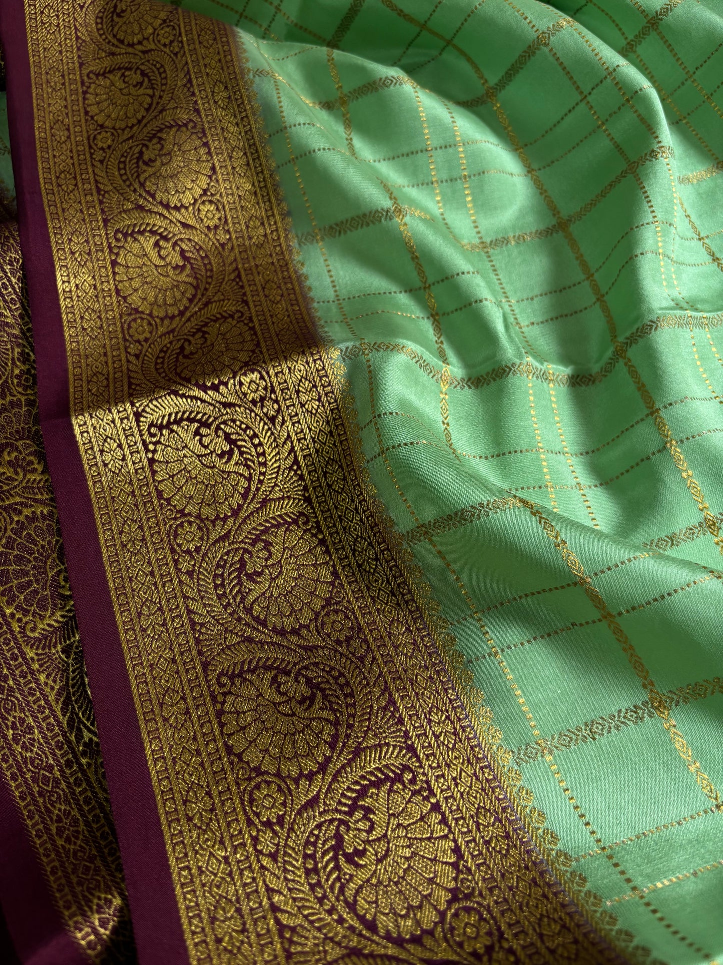 Kusuma (2D) : Pista green-maroon