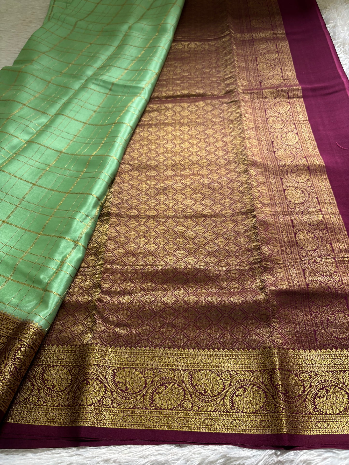 Kusuma (2D) : Pista green-maroon