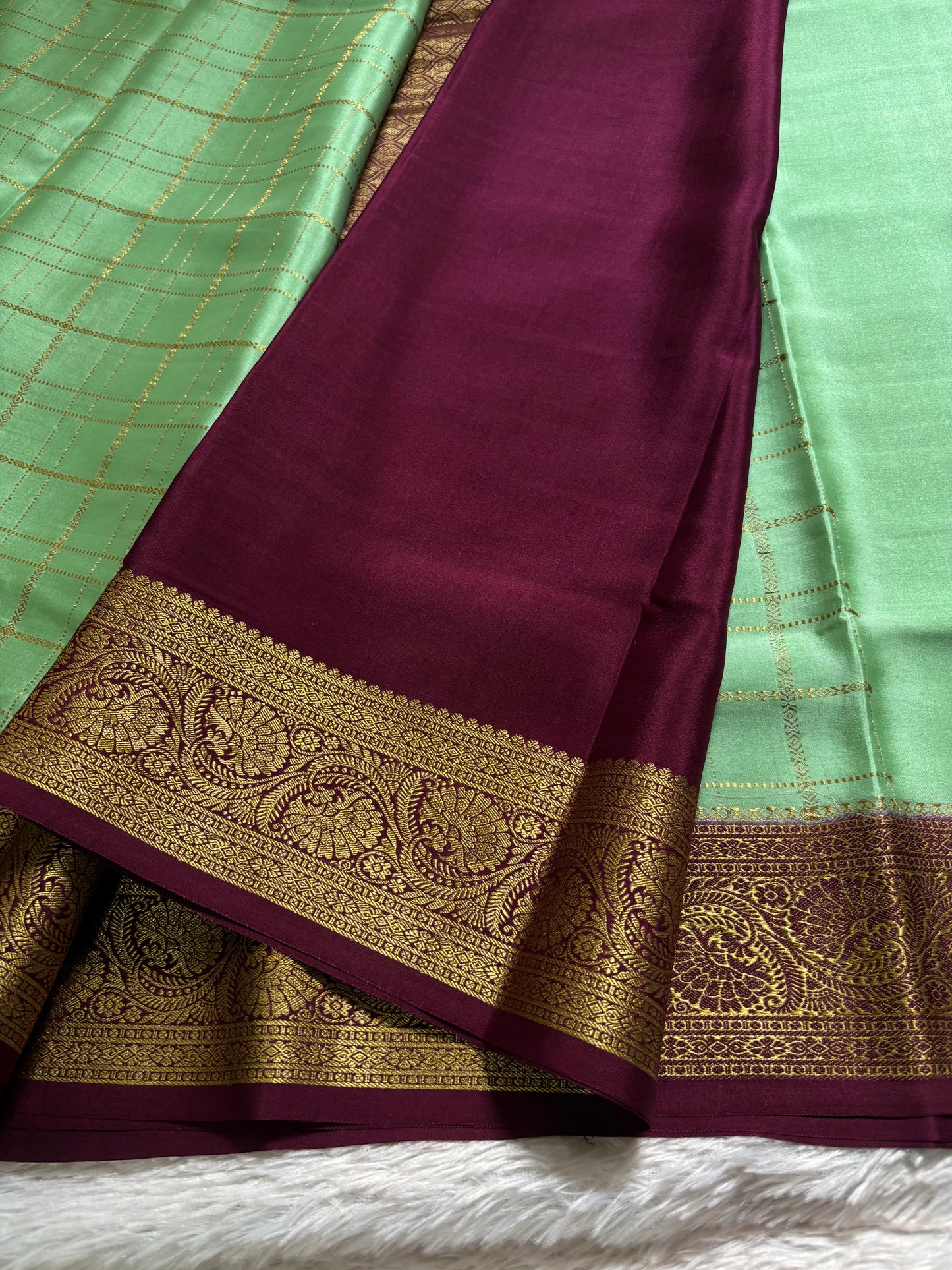 Kusuma (2D) : Pista green-maroon
