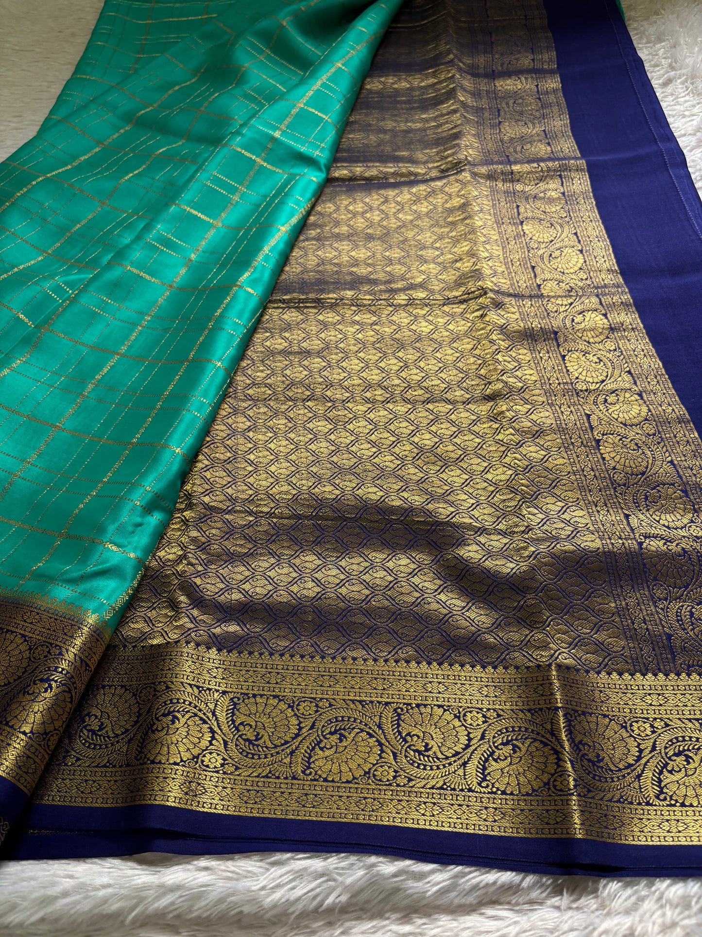 Kusuma (2D) Turquoise-navy blue