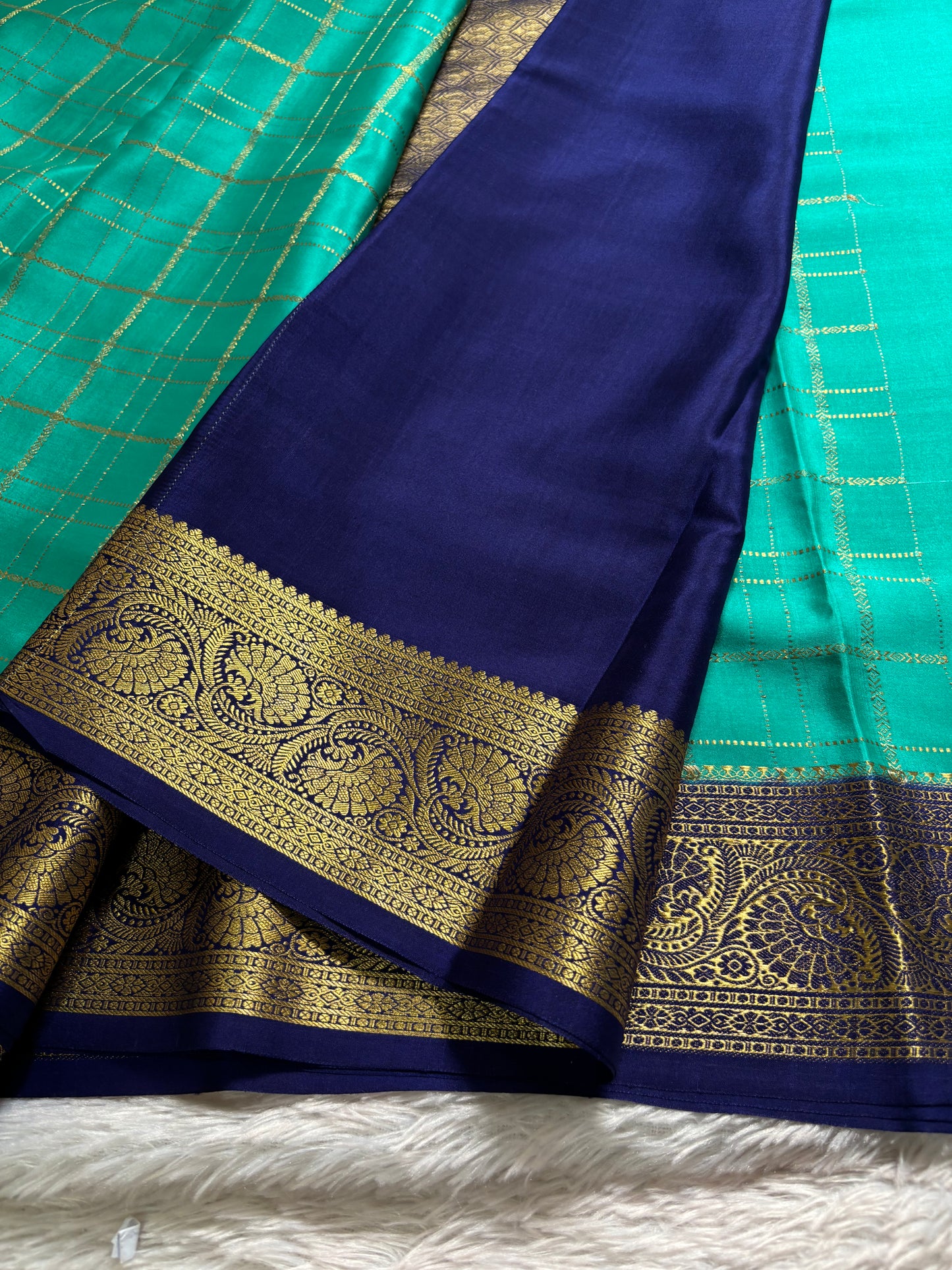 Kusuma (2D) Turquoise-navy blue