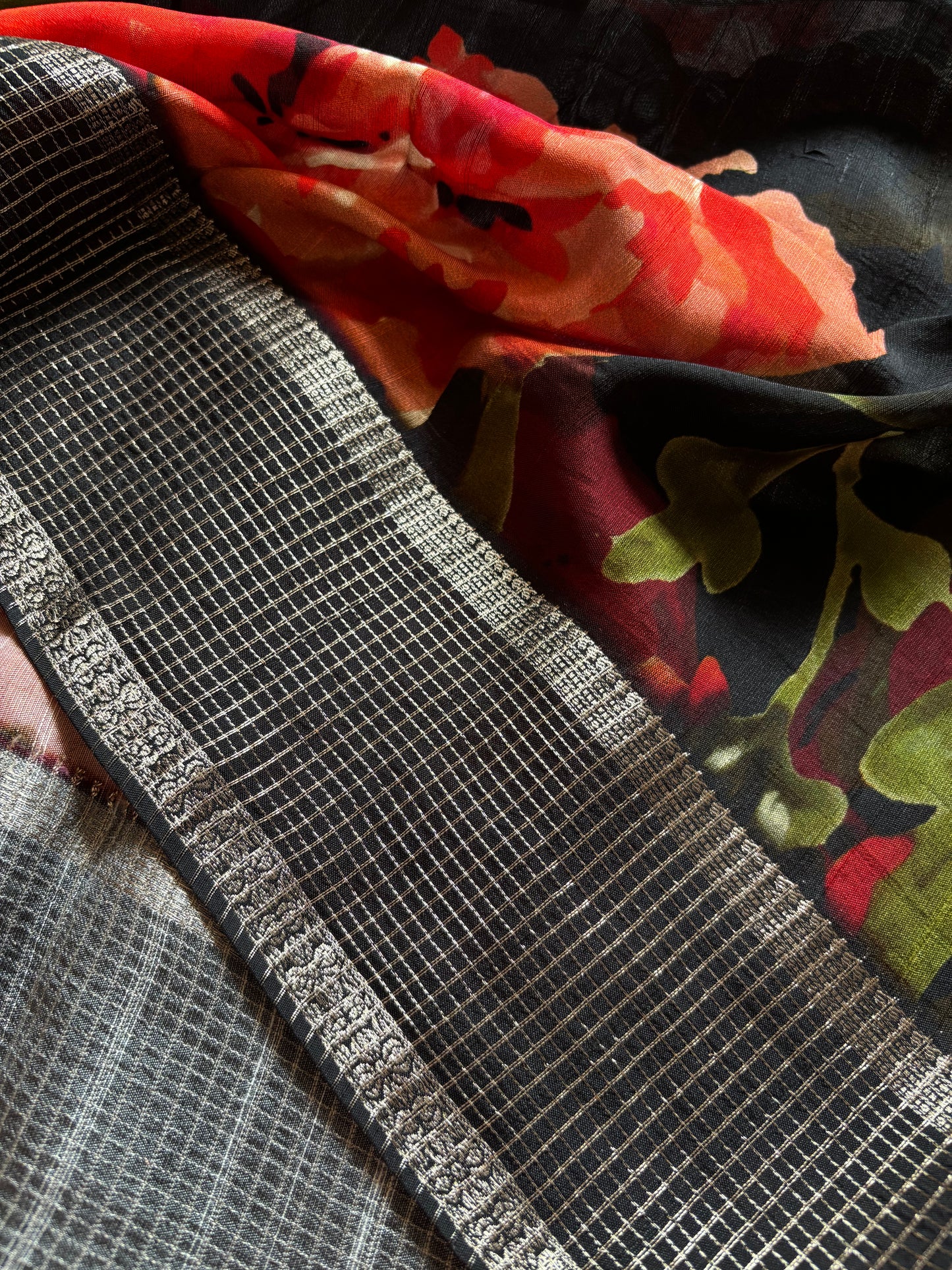 SS119 : Printed Black-red