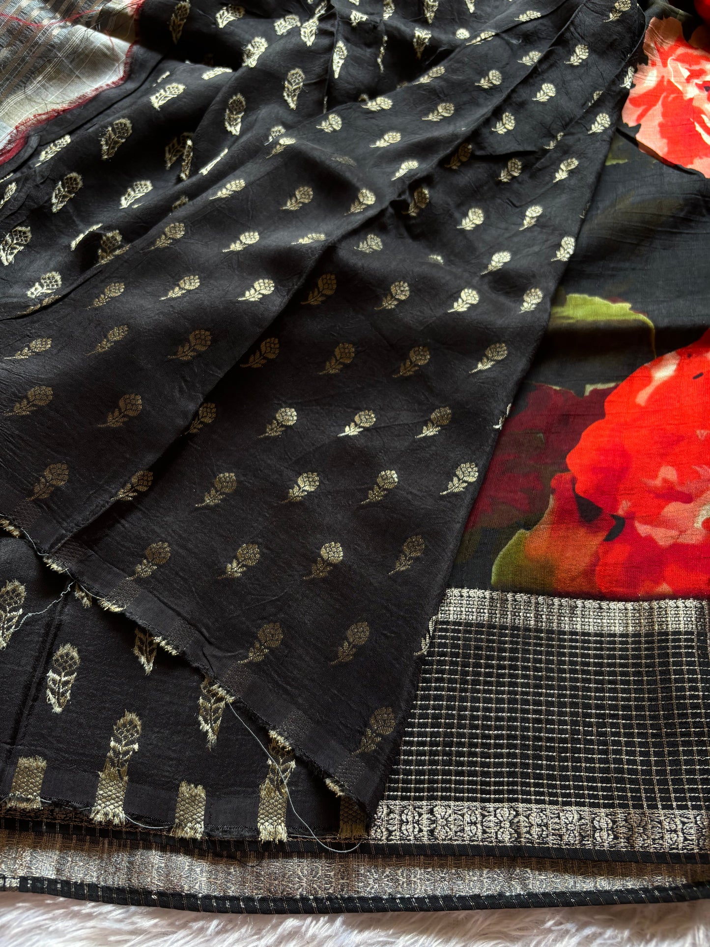 SS119 : Printed Black-red