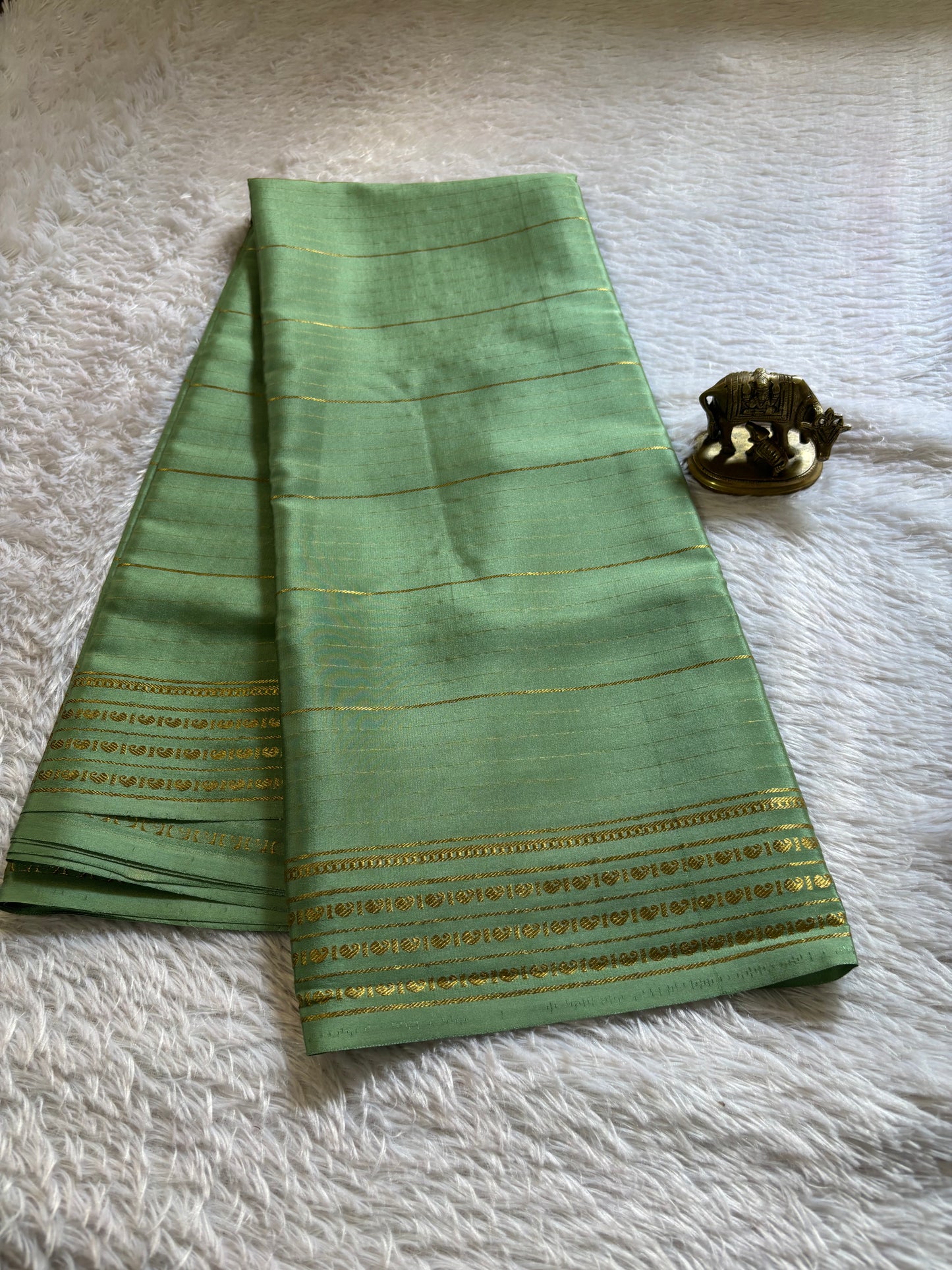 Meghana : Solid Pista green