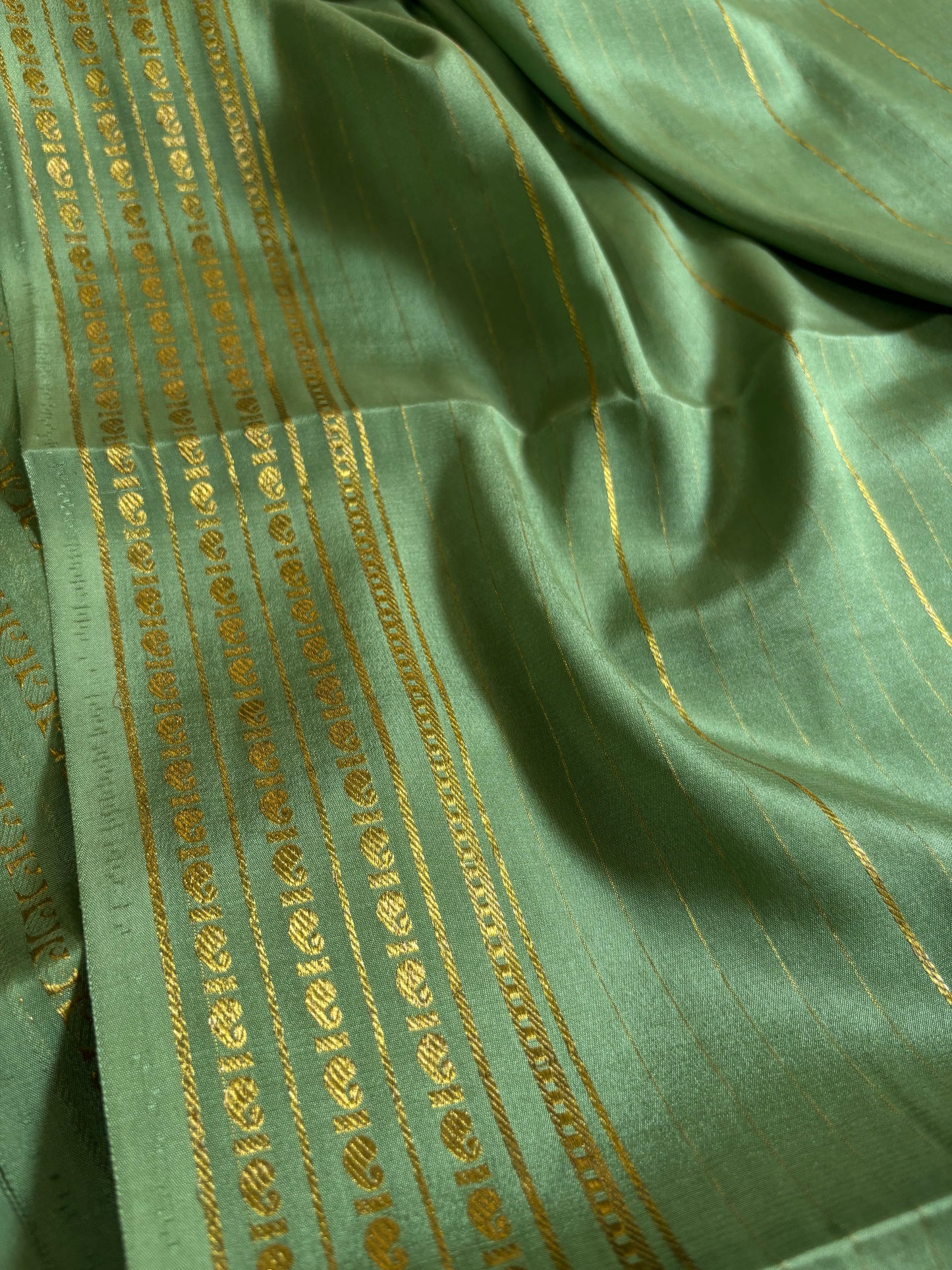 Meghana : Solid Pista green