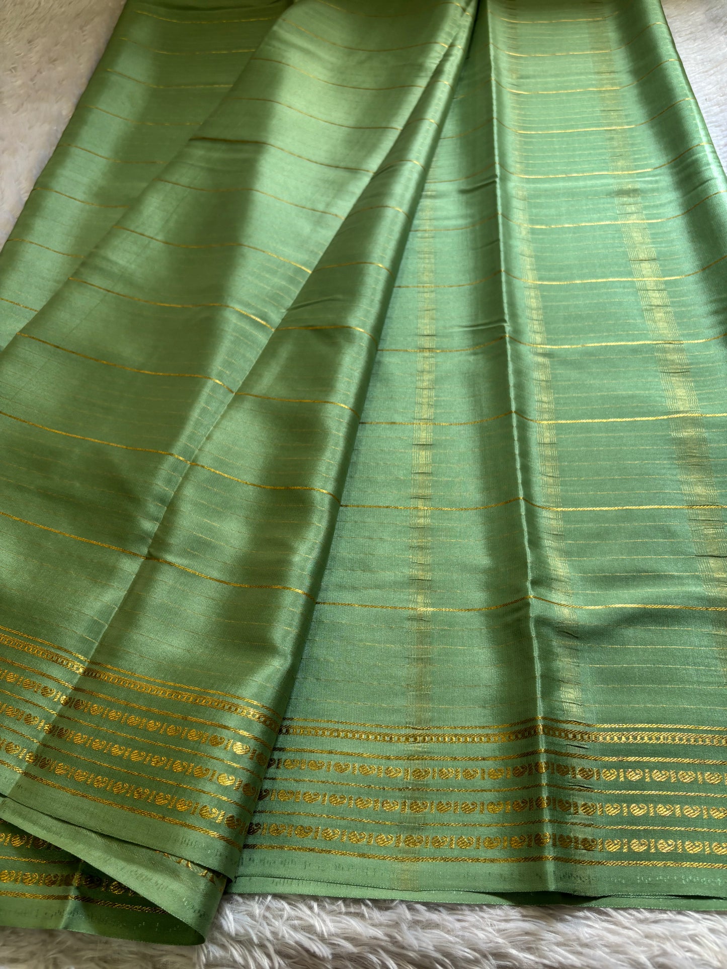 Meghana : Solid Pista green