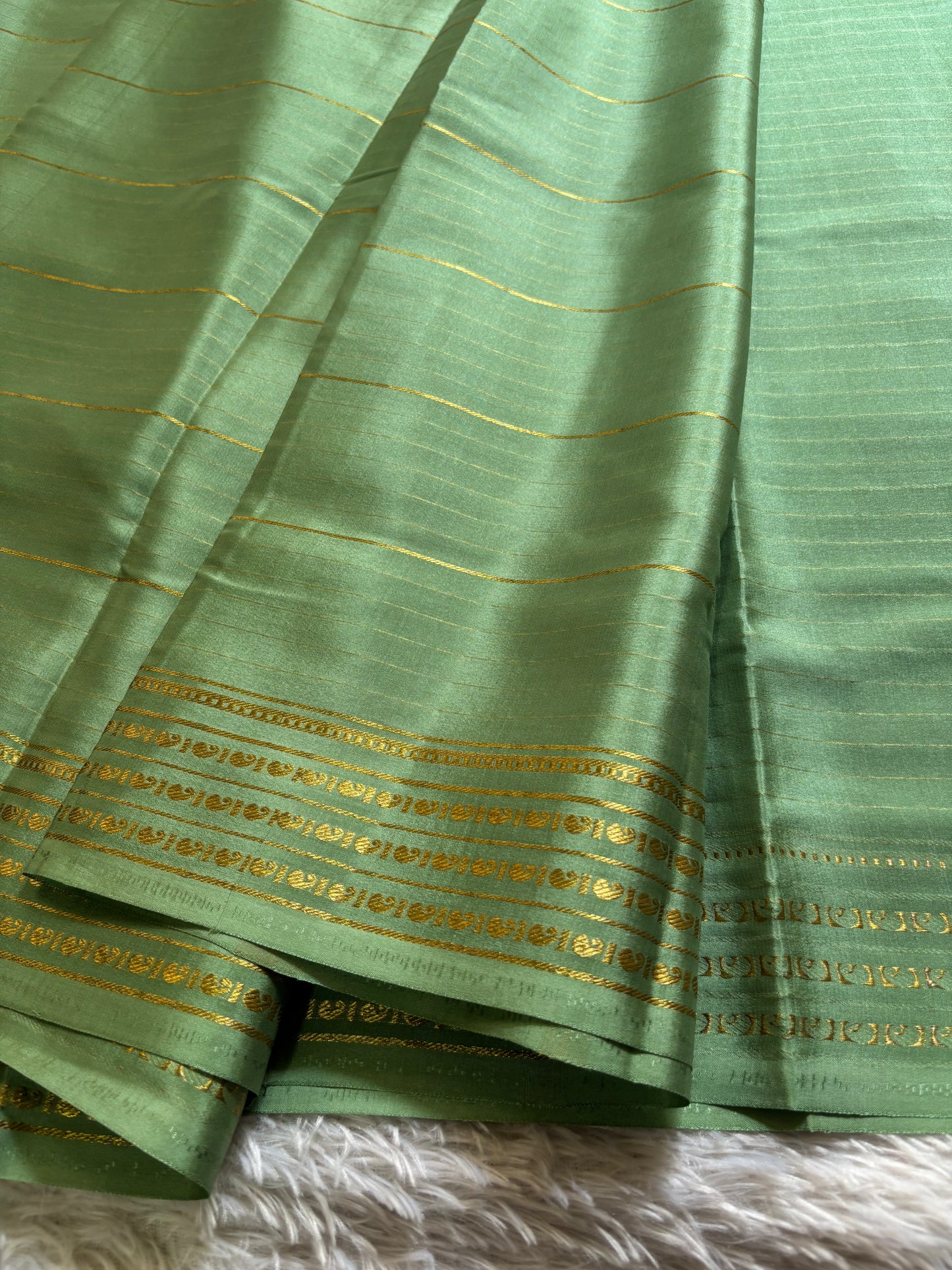 Meghana : Solid Pista green