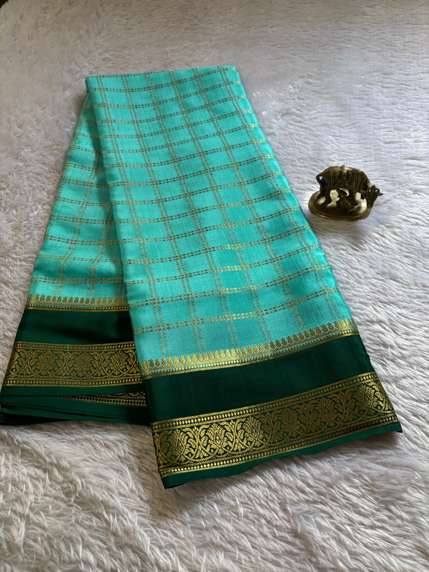 Saroja (2D) : Sea blue-bottle green