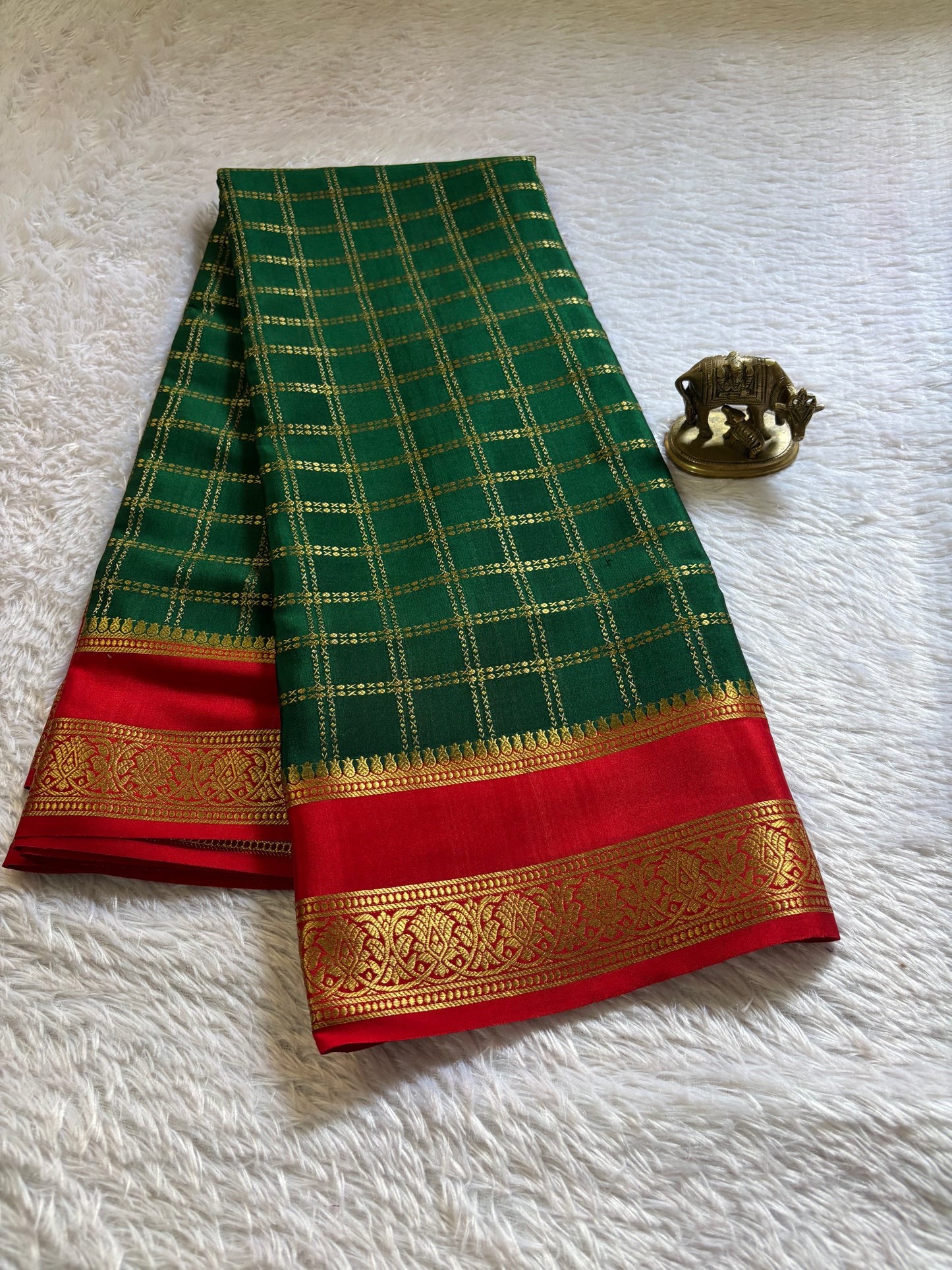 Saroja (2D) : Bottle green-red