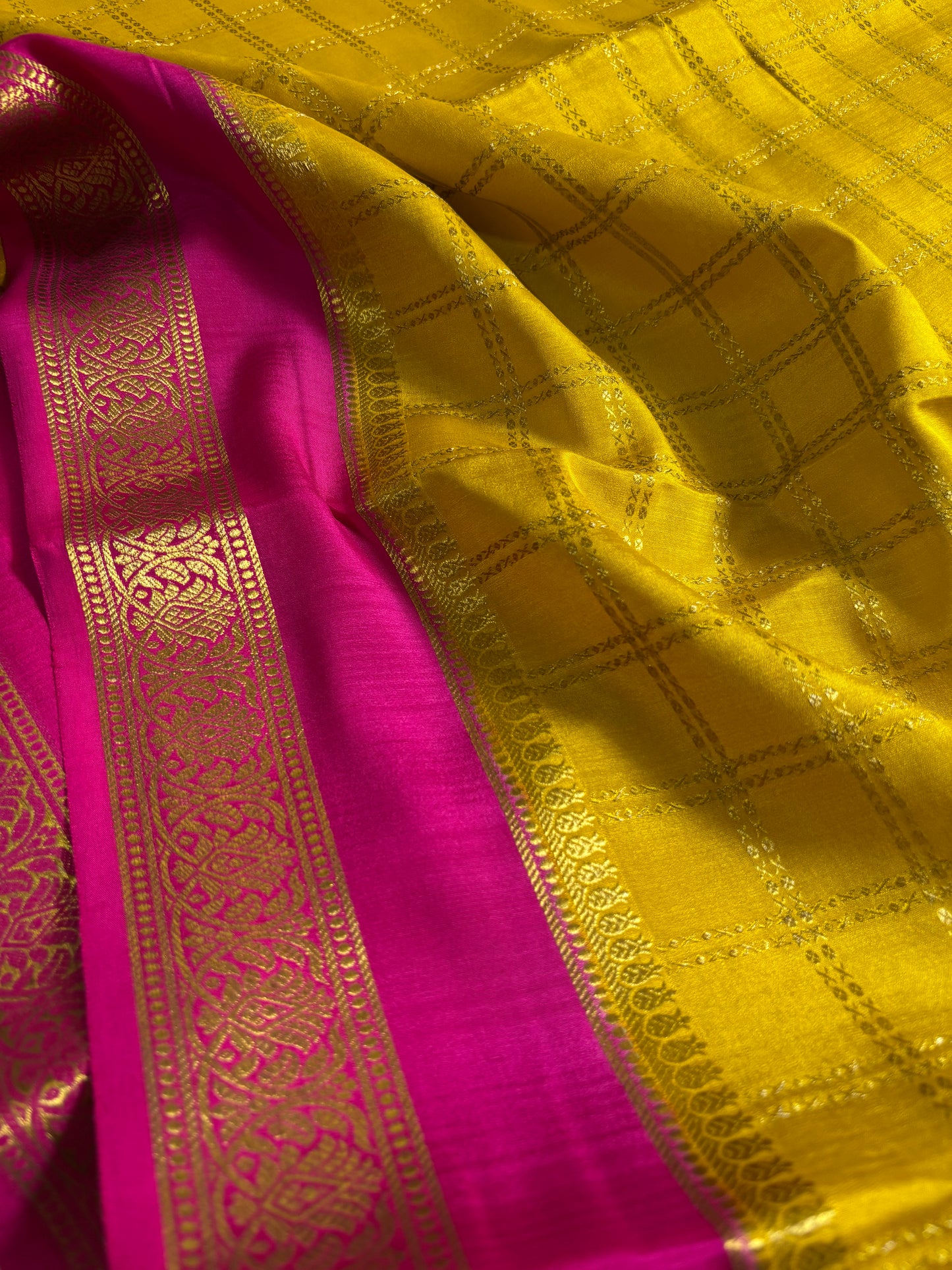 Saroj (2D) : Golden yellow-rani pink