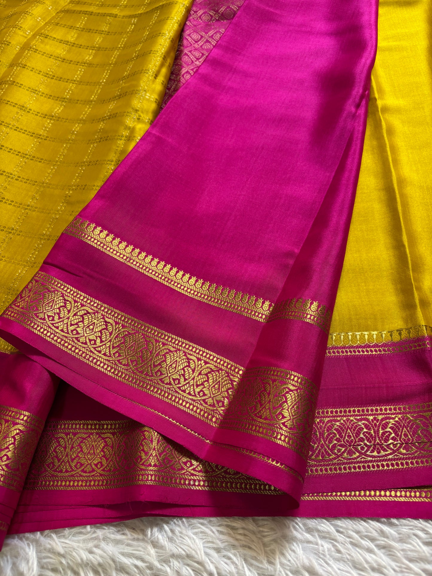 Saroj (2D) : Golden yellow-rani pink