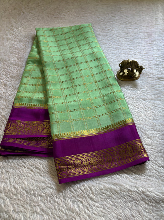 Saroja (2D) : MInt green-magenta