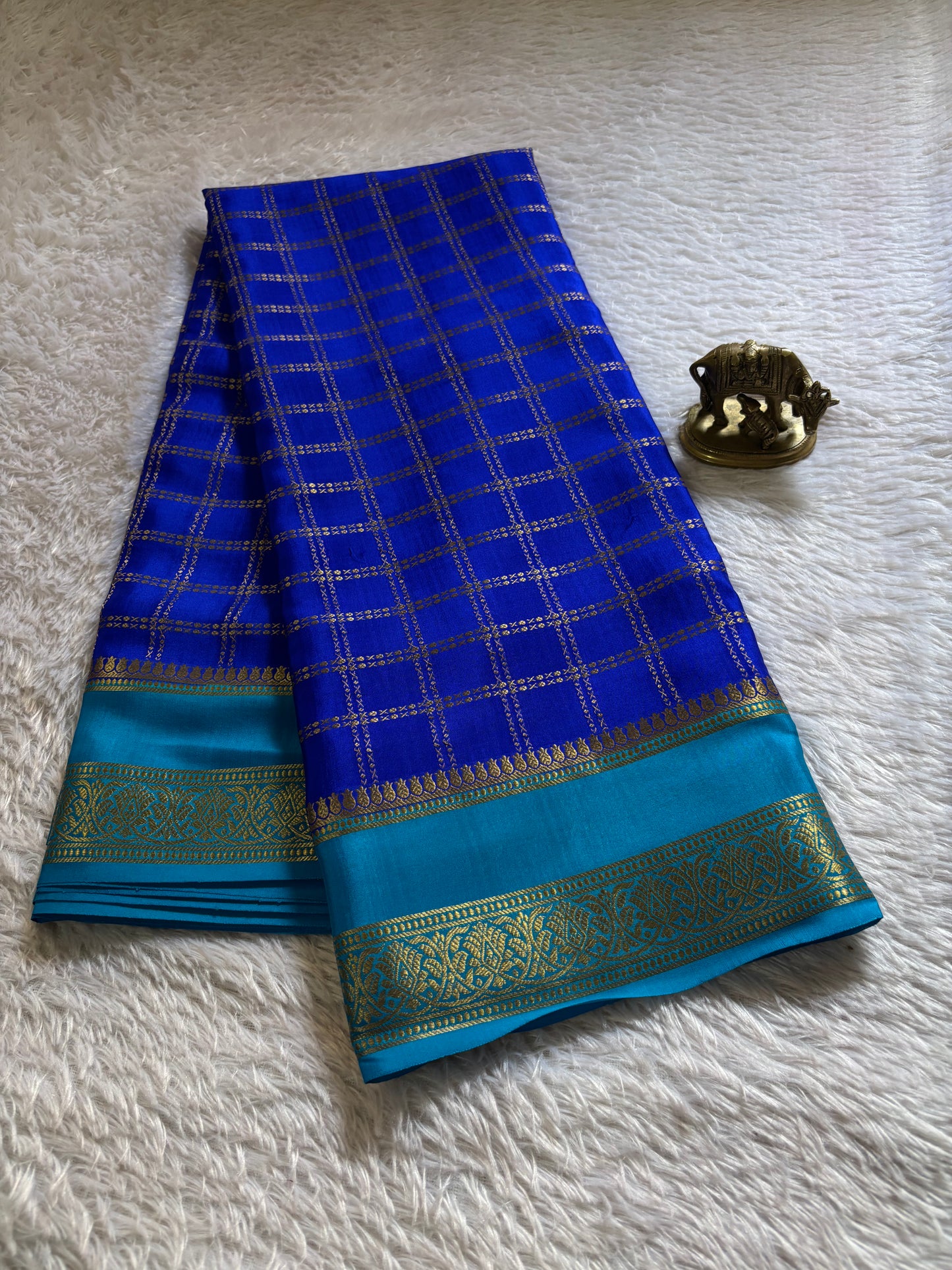 Saroja (2D) : Royal blue-ananda blue
