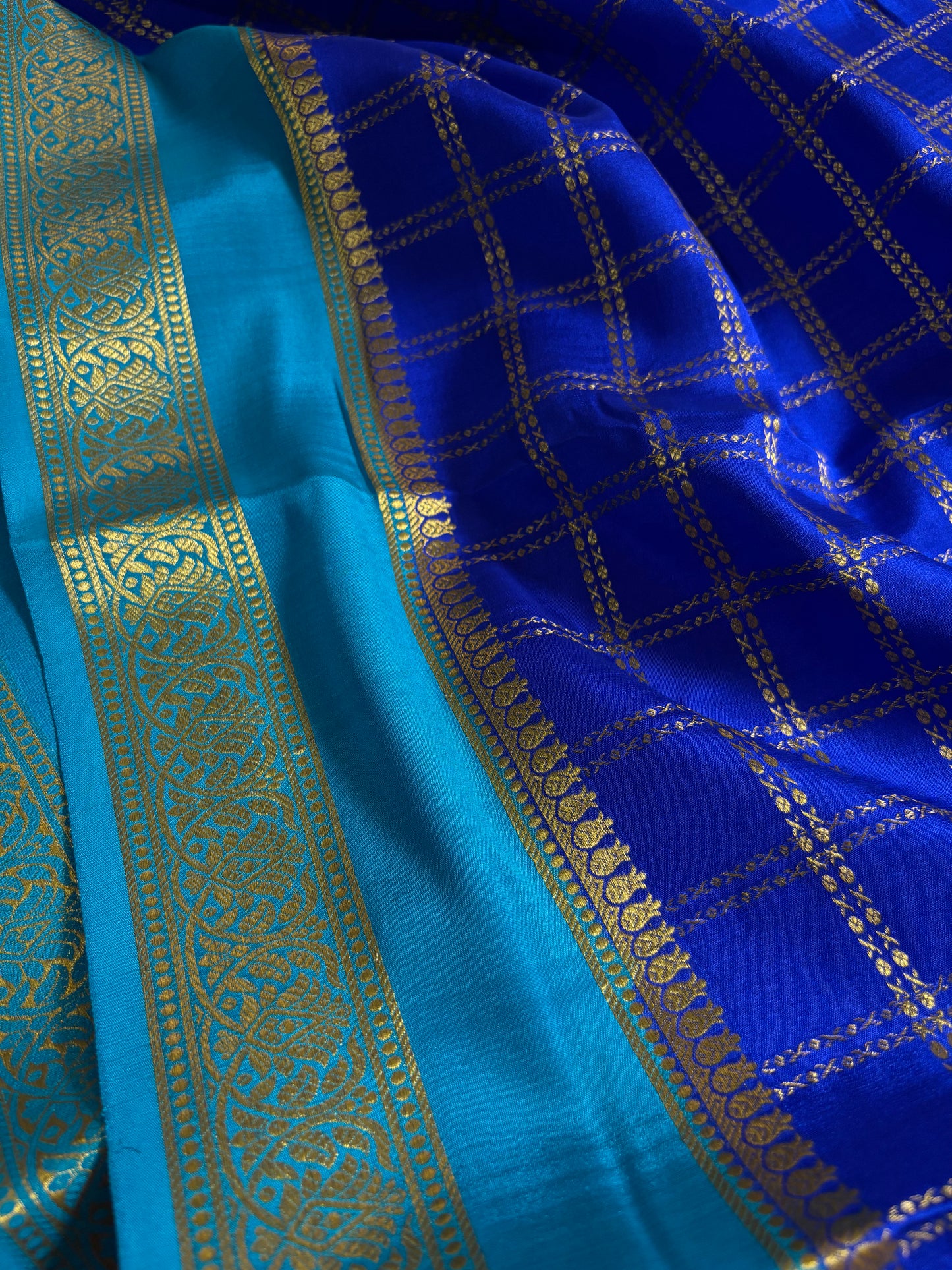 Saroja (2D) : Royal blue-ananda blue