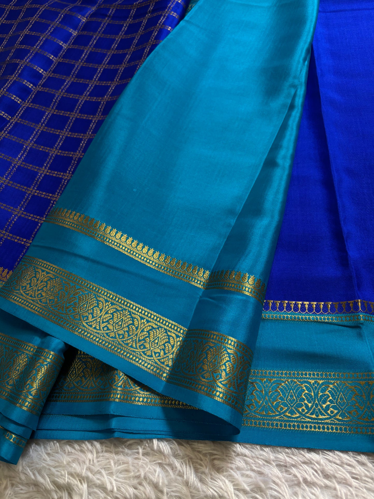 Saroja (2D) : Royal blue-ananda blue