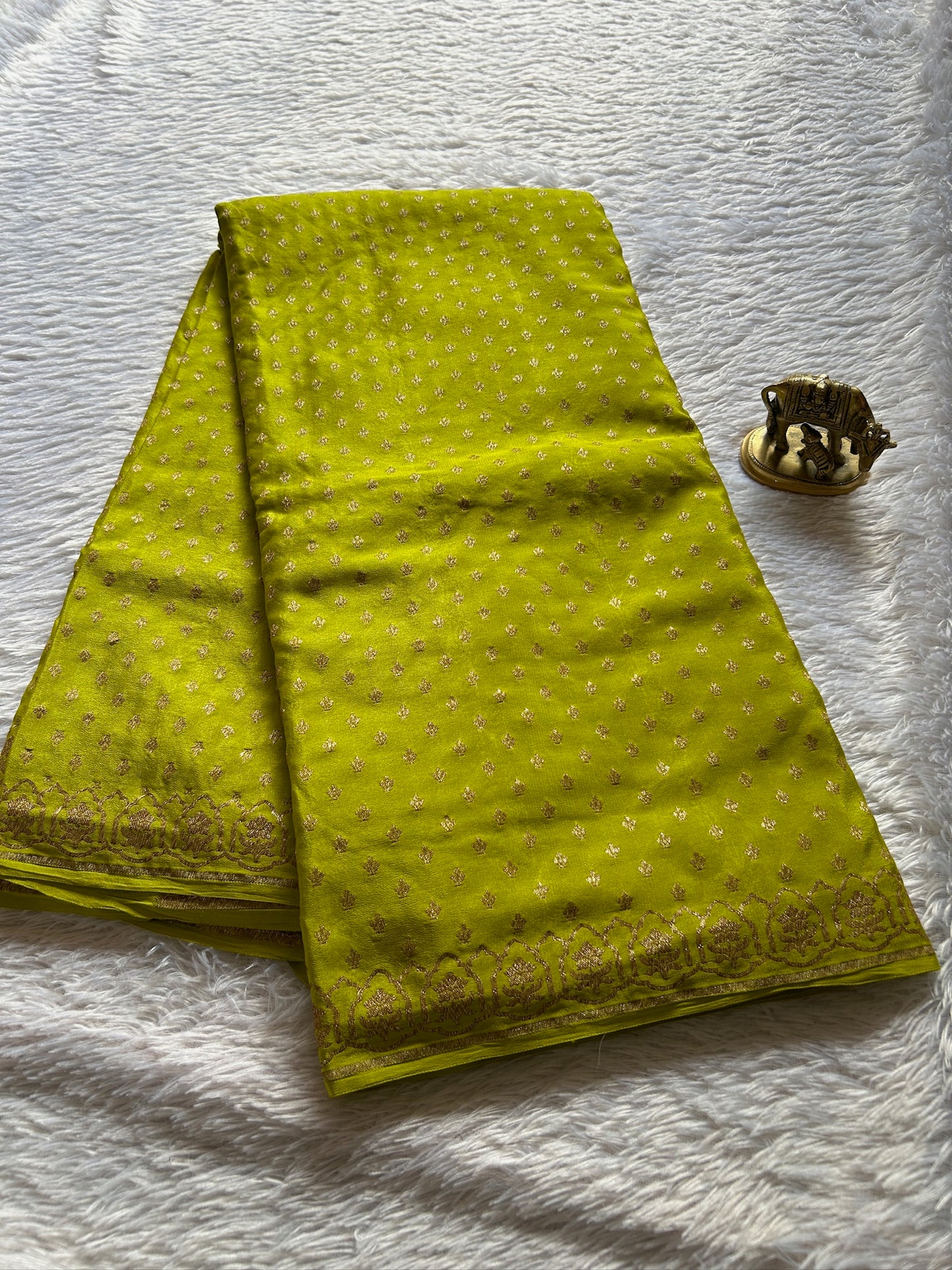 Mahiya : Solid Mehendi green