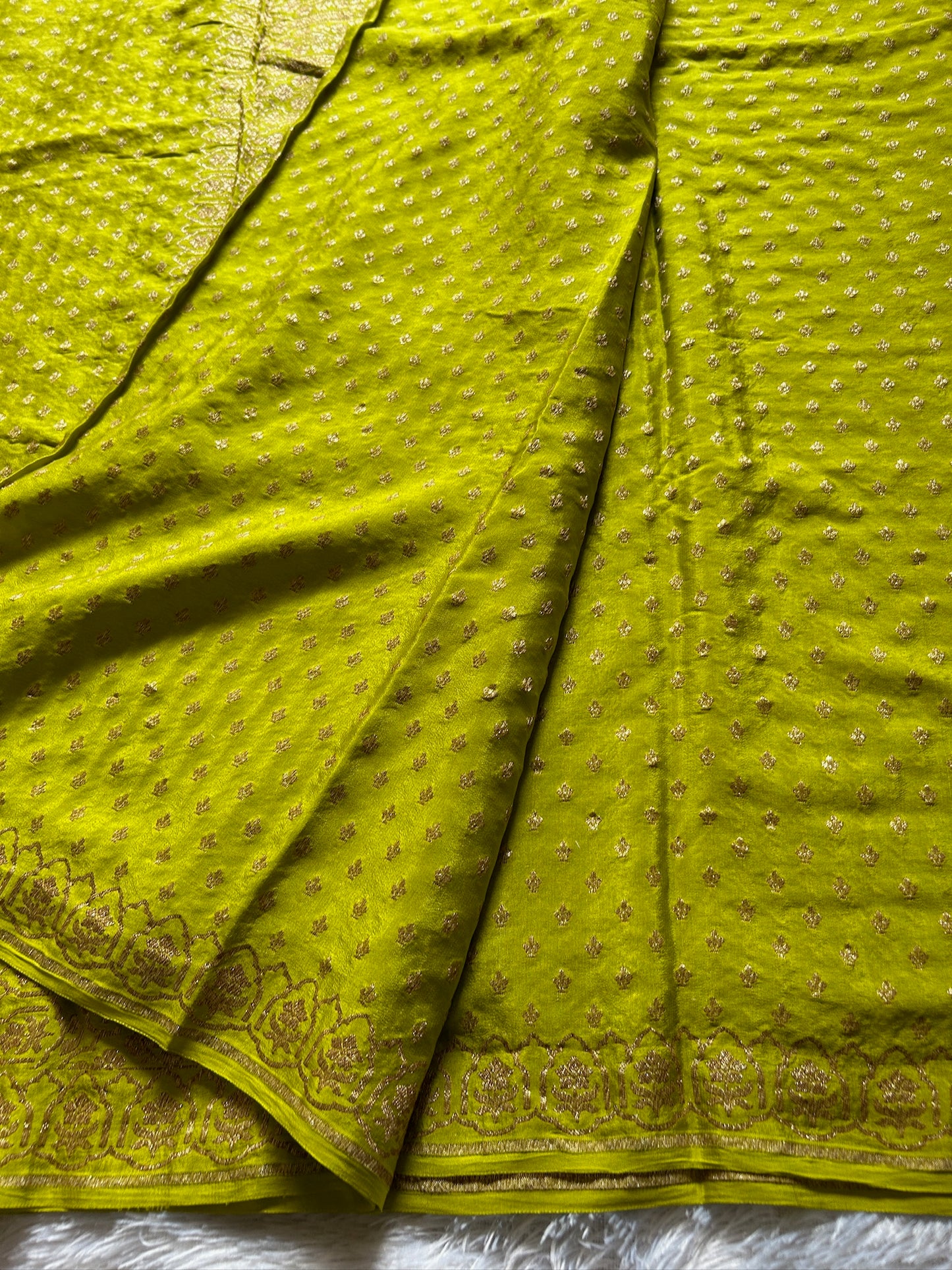 Mahiya : Solid Mehendi green