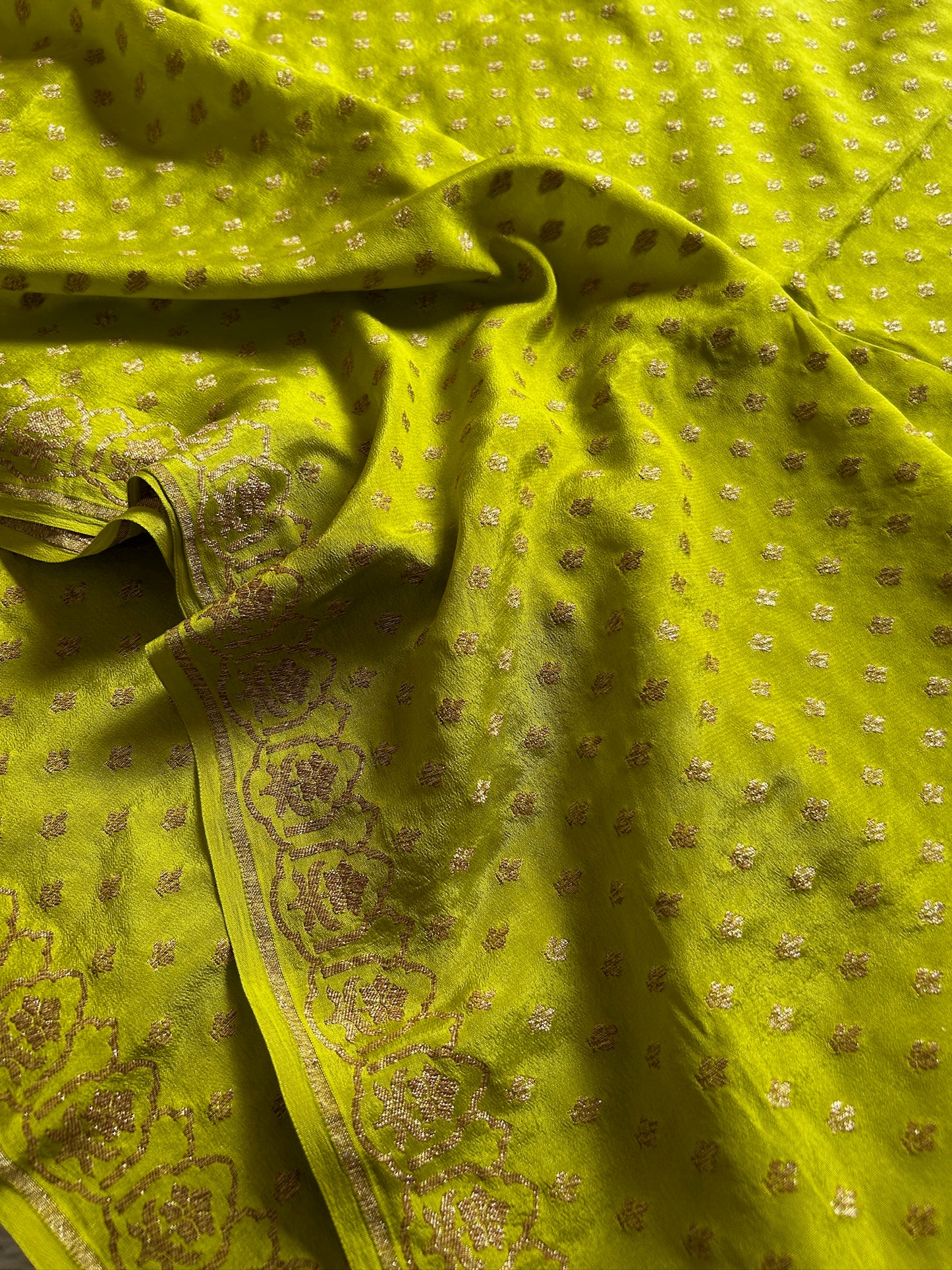 Mahiya : Solid Mehendi green
