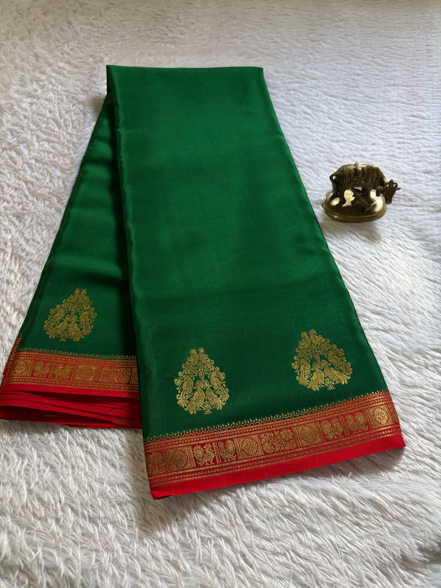 Pragathi (2D) : Bottle green-red