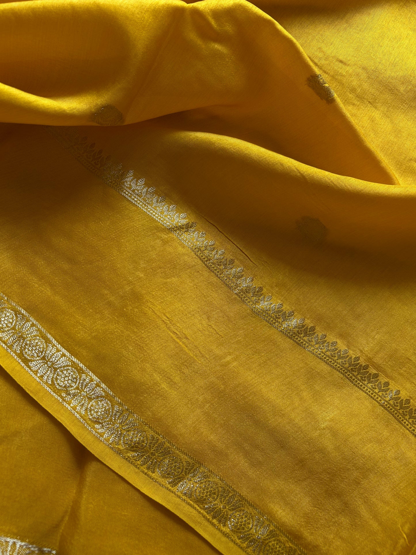 SS104 : Solid Golden yellow