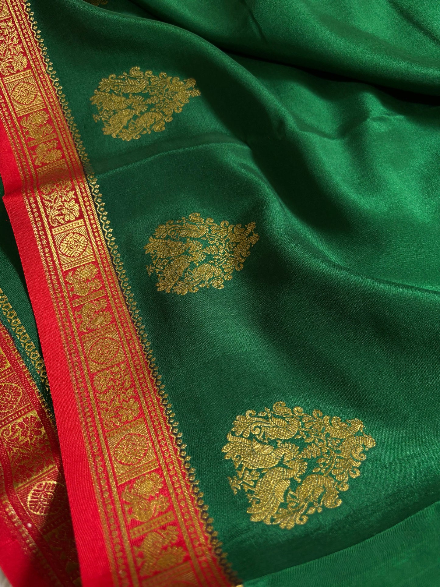 Pragathi (2D) : Bottle green-red