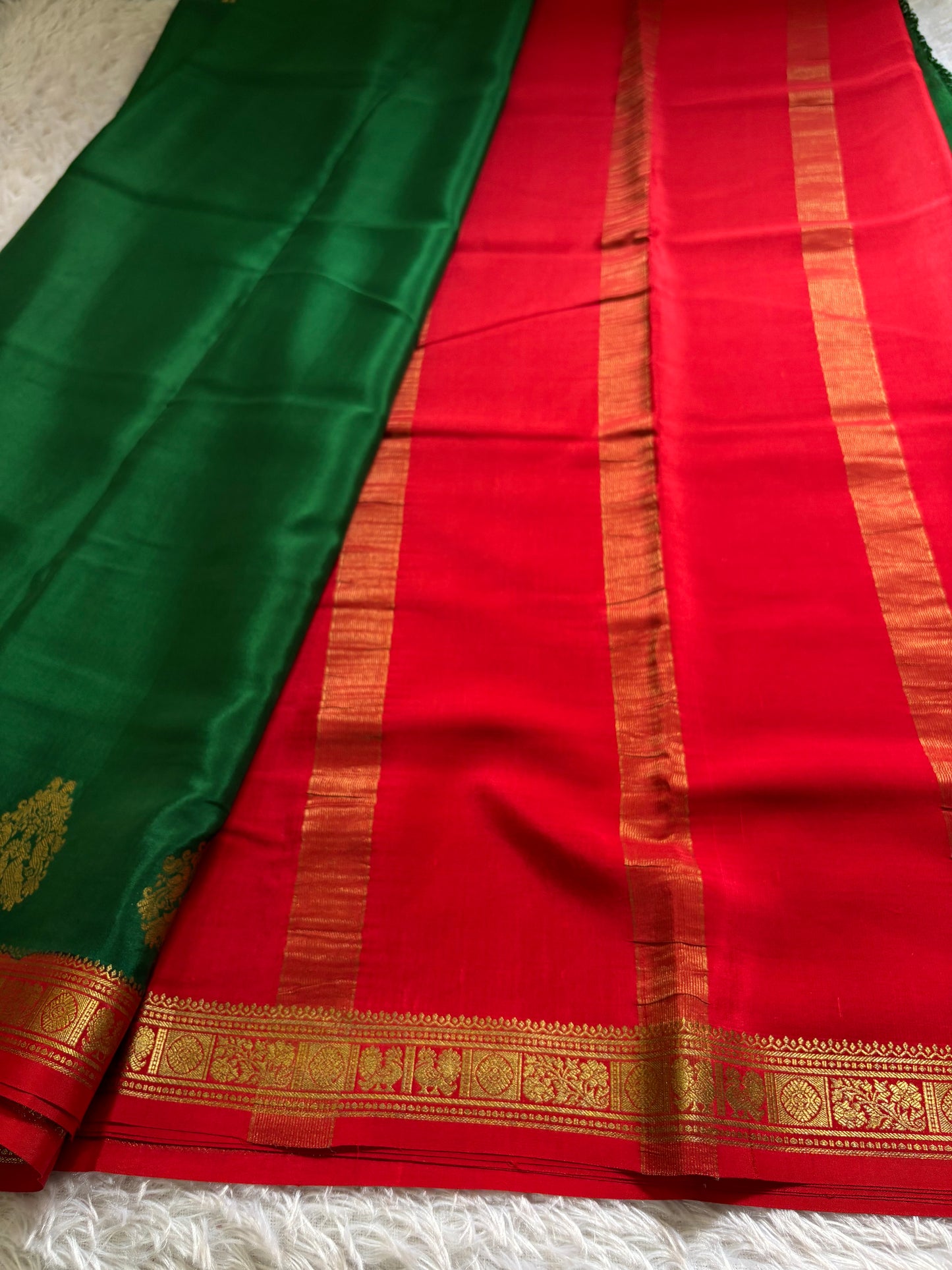 Pragathi (2D) : Bottle green-red